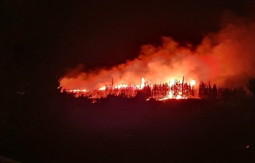 Pyrénées-Orientales : 150 pompiers mobilisés sur un feu de végétation