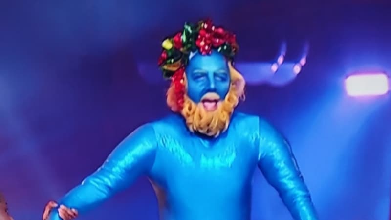 Après sa prestation remarquée lors de la cérémonie d’ouverture des JO 2024, Philippe Katerine de retour tout en bleu pour la parade des champions