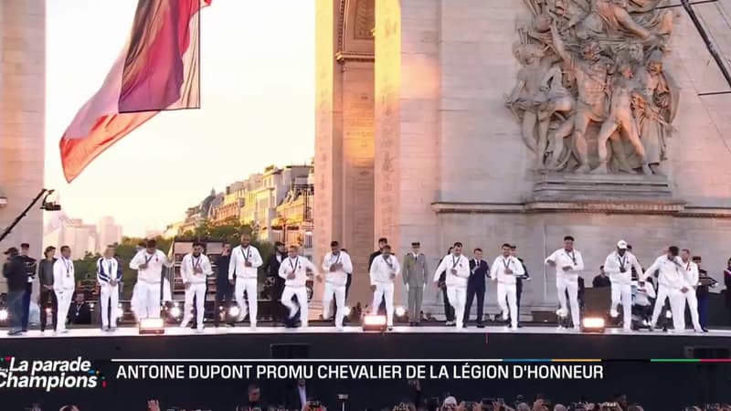 JO 2024: Antoine Dupont et l’équipe de rugby à 7 ont refait leur danse culte devant l’Arc de Triomphe