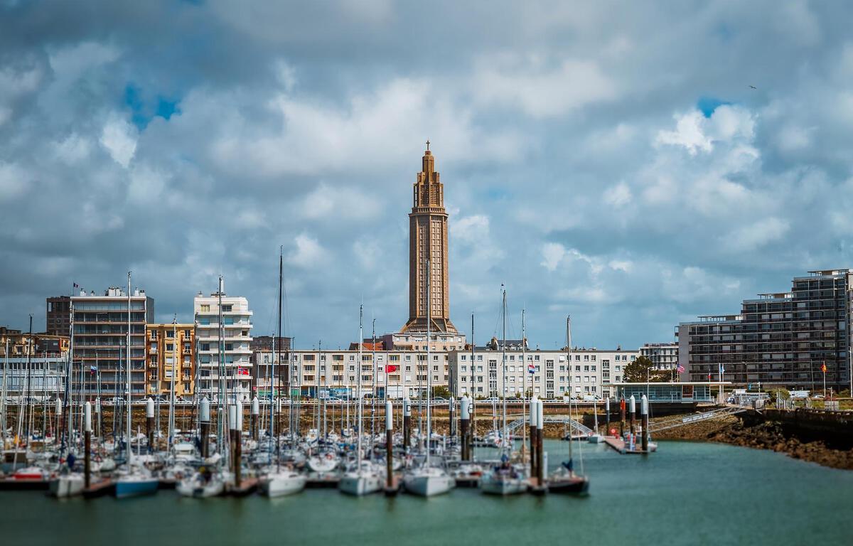 Le Havre : Un homme écroué pour avoir prostitué une adolescente de 14 ans dans des appartements Airbnb