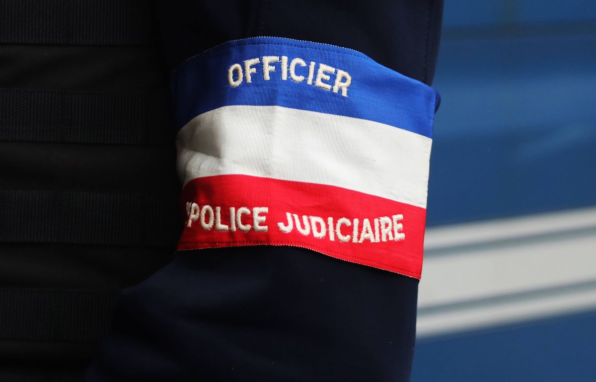 Puy-de-Dôme : Déguisé en policier, il arnaque des personnes âgées