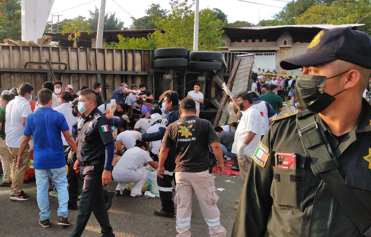 Mexique : 24 morts dans un accident de la route impliquant un car et un camion