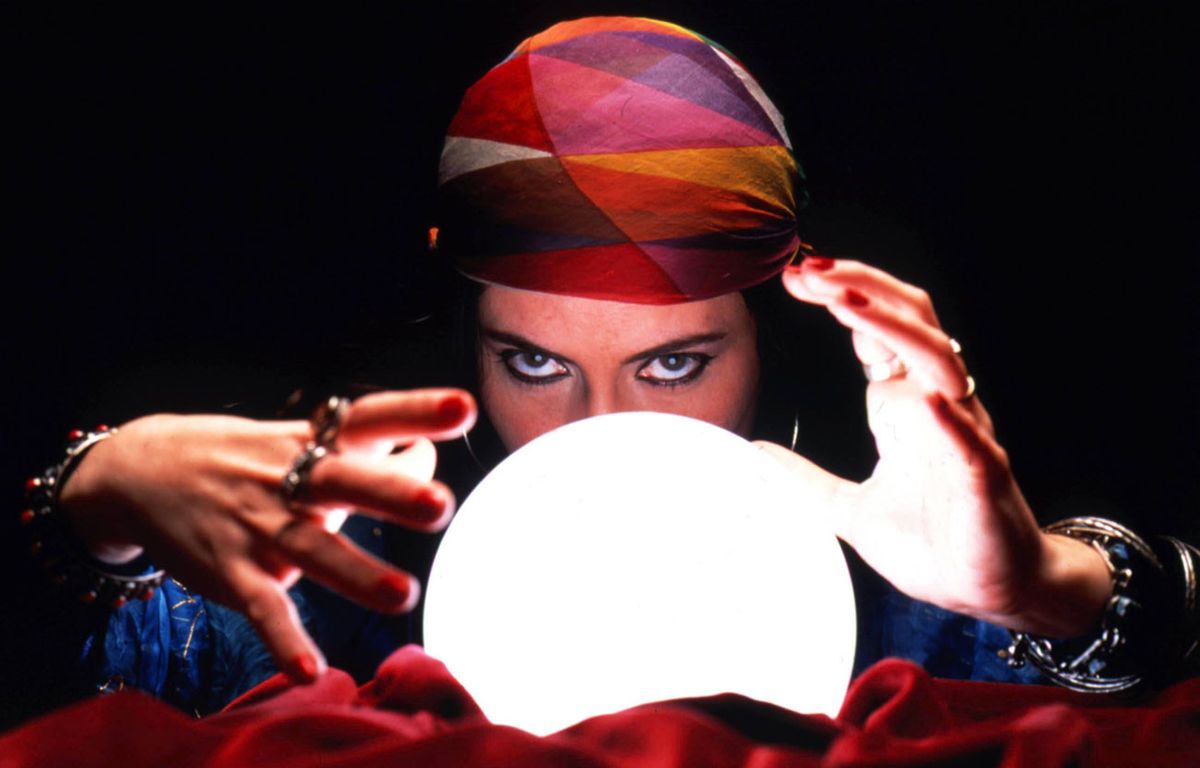 Toulon : Une fonctionnaire licenciée pour avoir exercé une activité de voyance le week-end