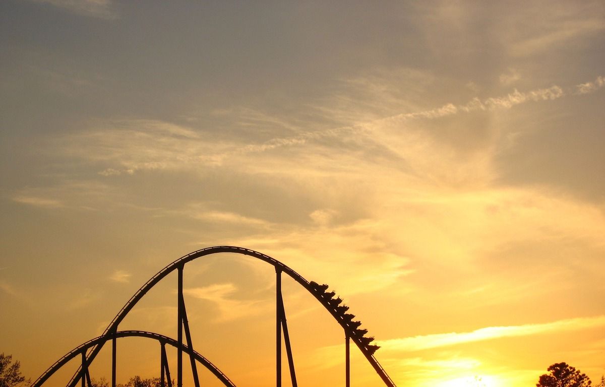 États-Unis : Sa barrière de sécurité s’ouvre en pleine attraction, un homme échappe de justesse à un grave accident