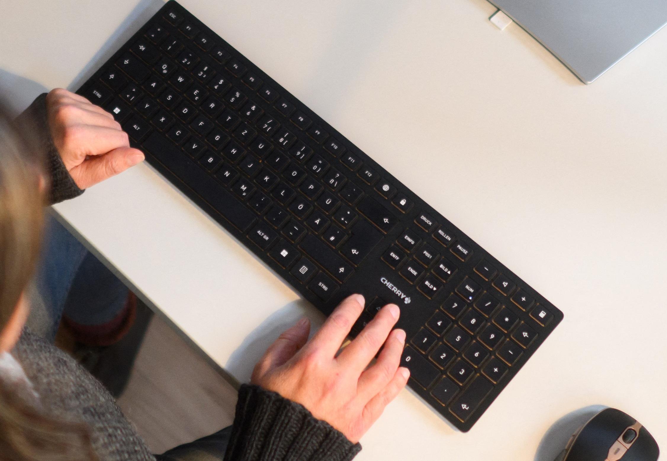 Arnaques sentimentales : améliorer l’indemnisation des victimes et renforcer la réponse judiciaire