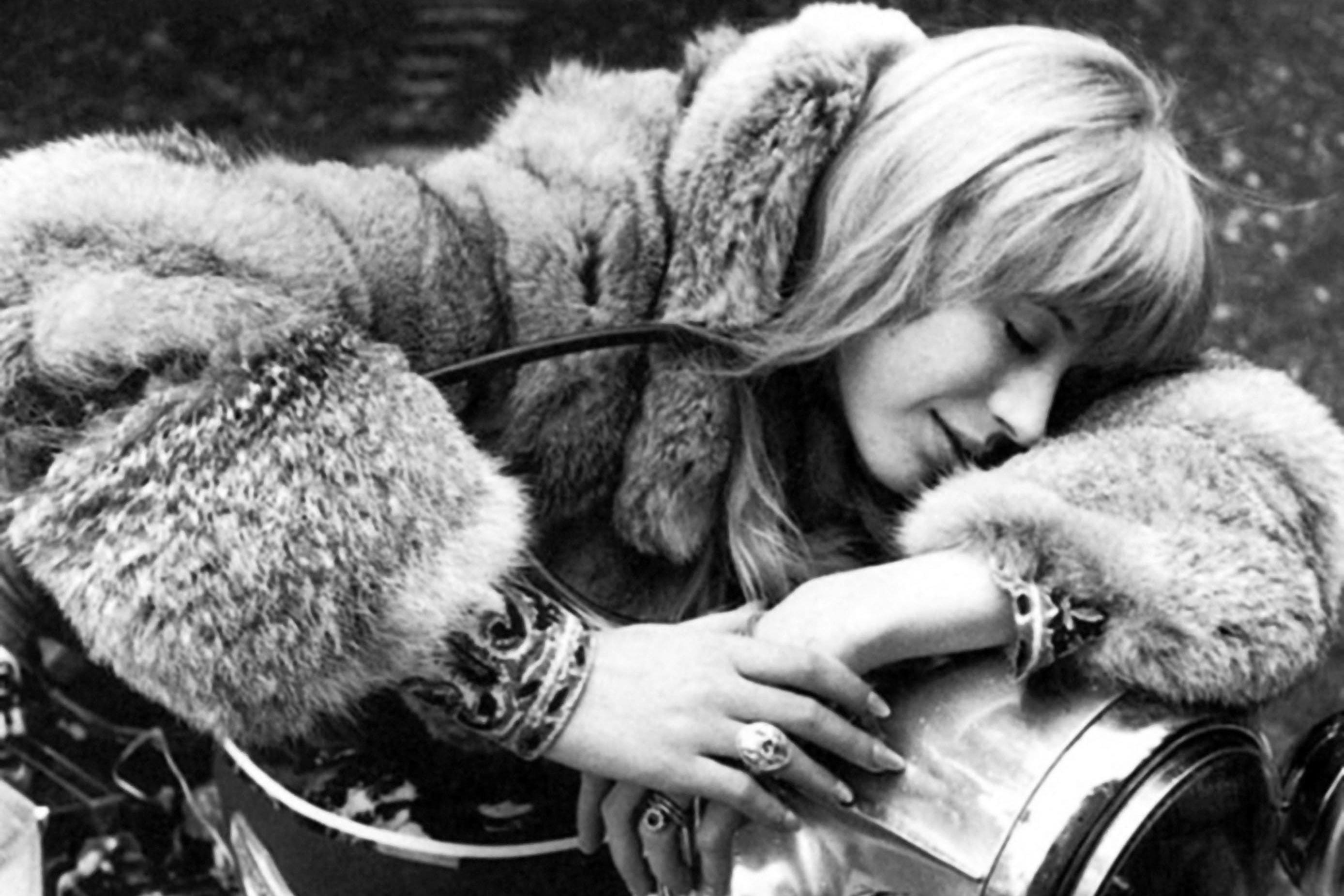 Mort de la chanteuse Marianne Faithfull : hommage à une icône britannique rock et bohème