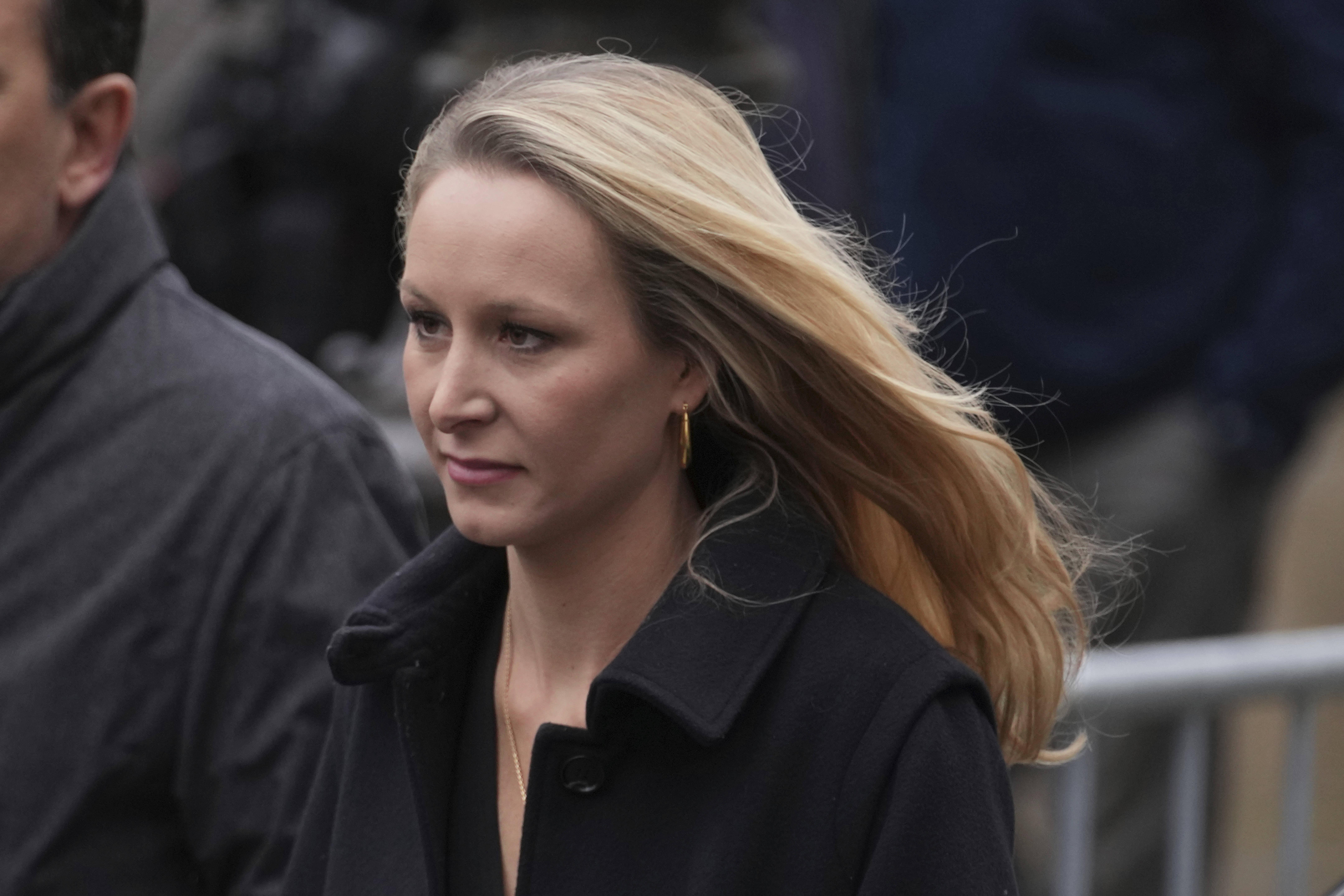 «Vous pensez nous intimider ?» : Marion Maréchal réagit au saccage de la tombe de Jean-Marie Le Pen