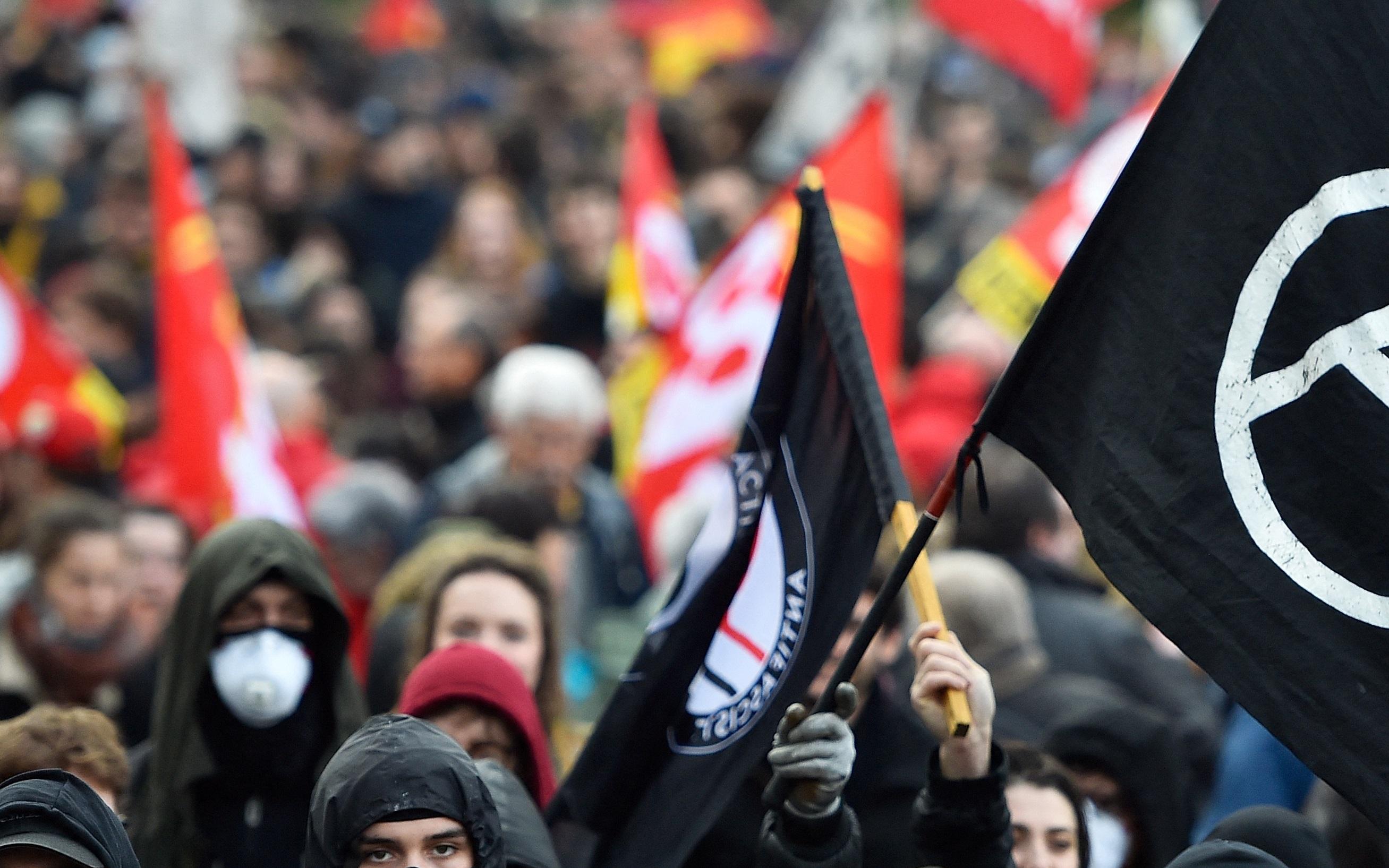 «Si cela concernait des étudiants de gauche, les réactions seraient immédiates» : l’UNI dénonce le silence face à la violence des antifas