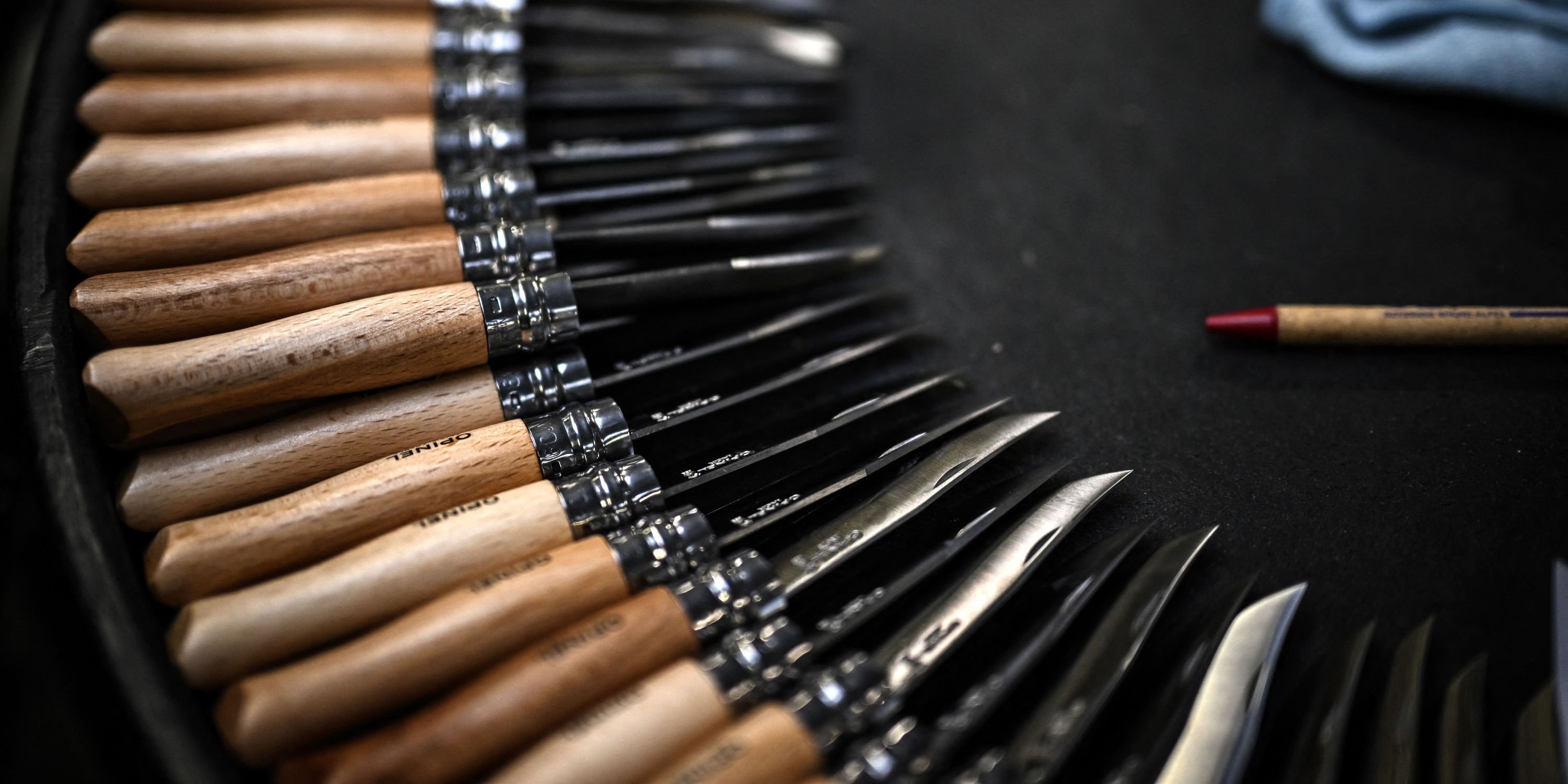 Pourquoi des chefs d’établissement sont confrontés à une recrudescence de couteaux type Opinel dans les sacs à dos de leurs élèves