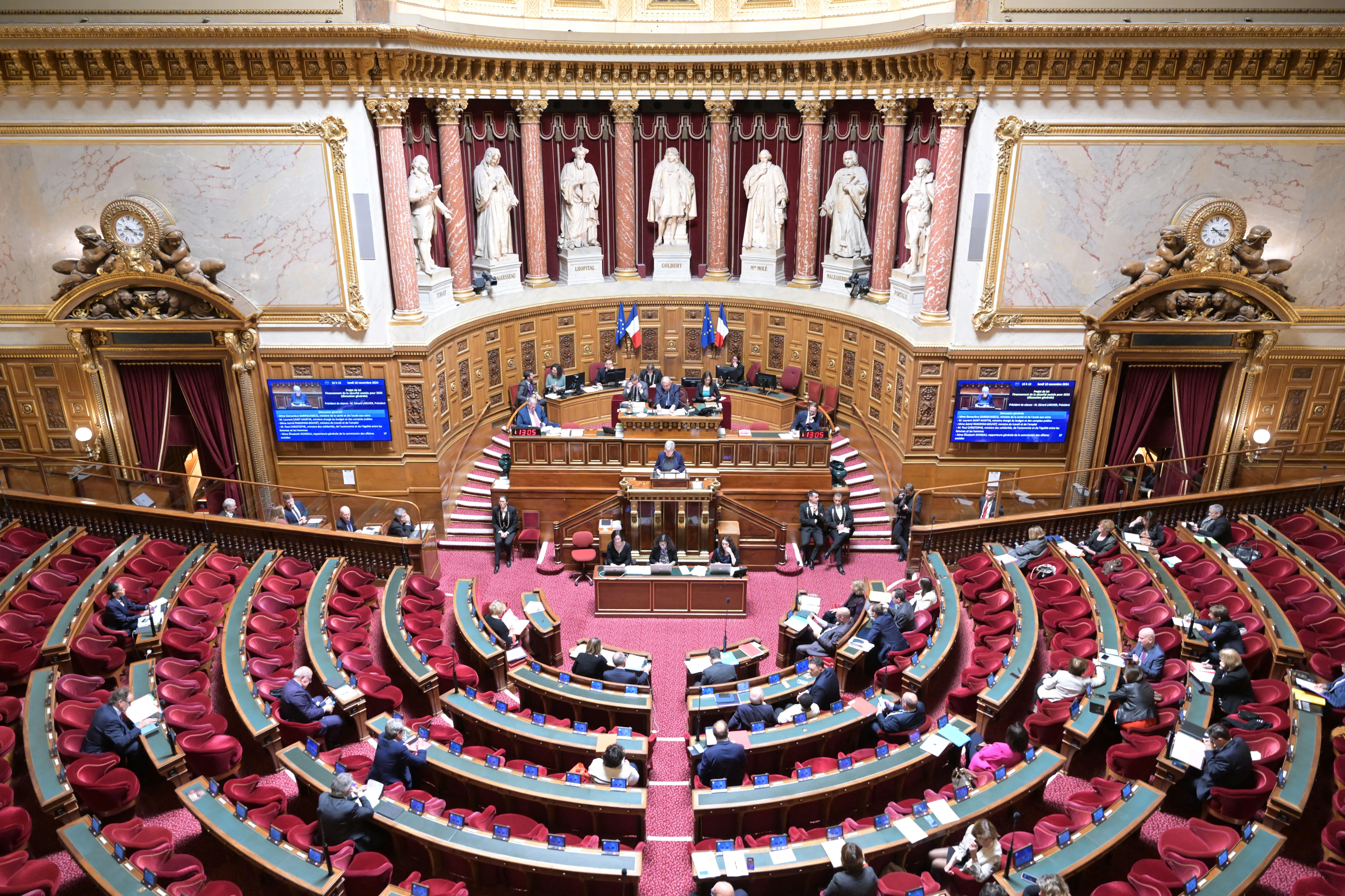 Crise France-Algérie : un rapport du Sénat propose de dénoncer l’accord de 1968, le PS fustige une «provocation»