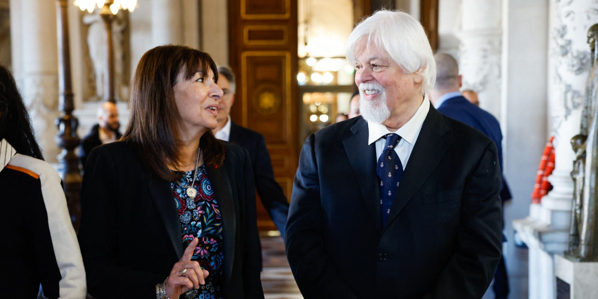 Le défenseur des baleines Paul Watson fait citoyen d’honneur de la ville de Paris