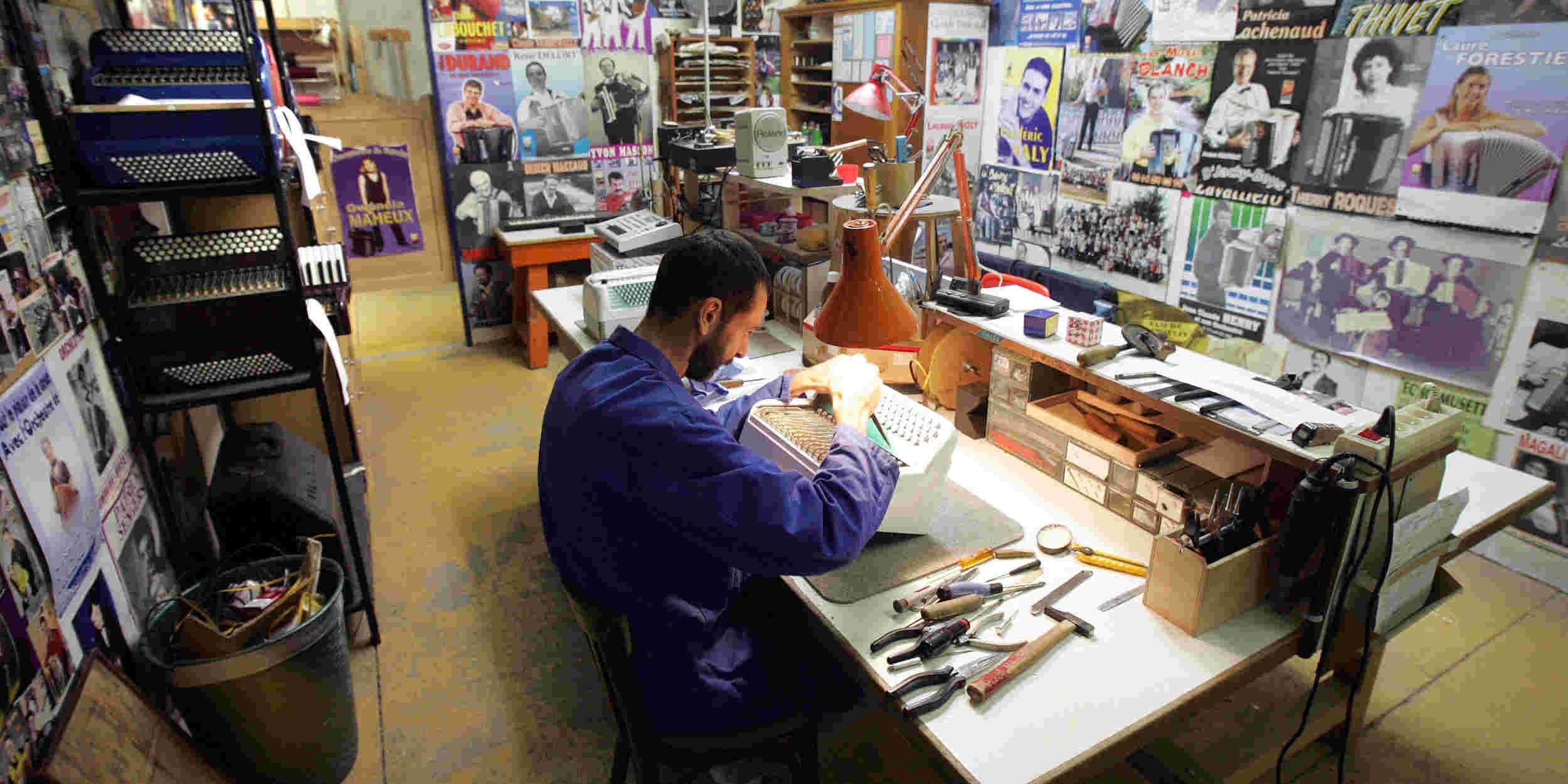 Menacés de disparition, les accordéons Maugein, patrimoine français, vont renaître