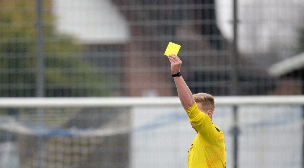 TÉMOIGNAGE – Violences, intimidations, menaces… Ces arbitres amateurs prêts à rendre short et sifflet