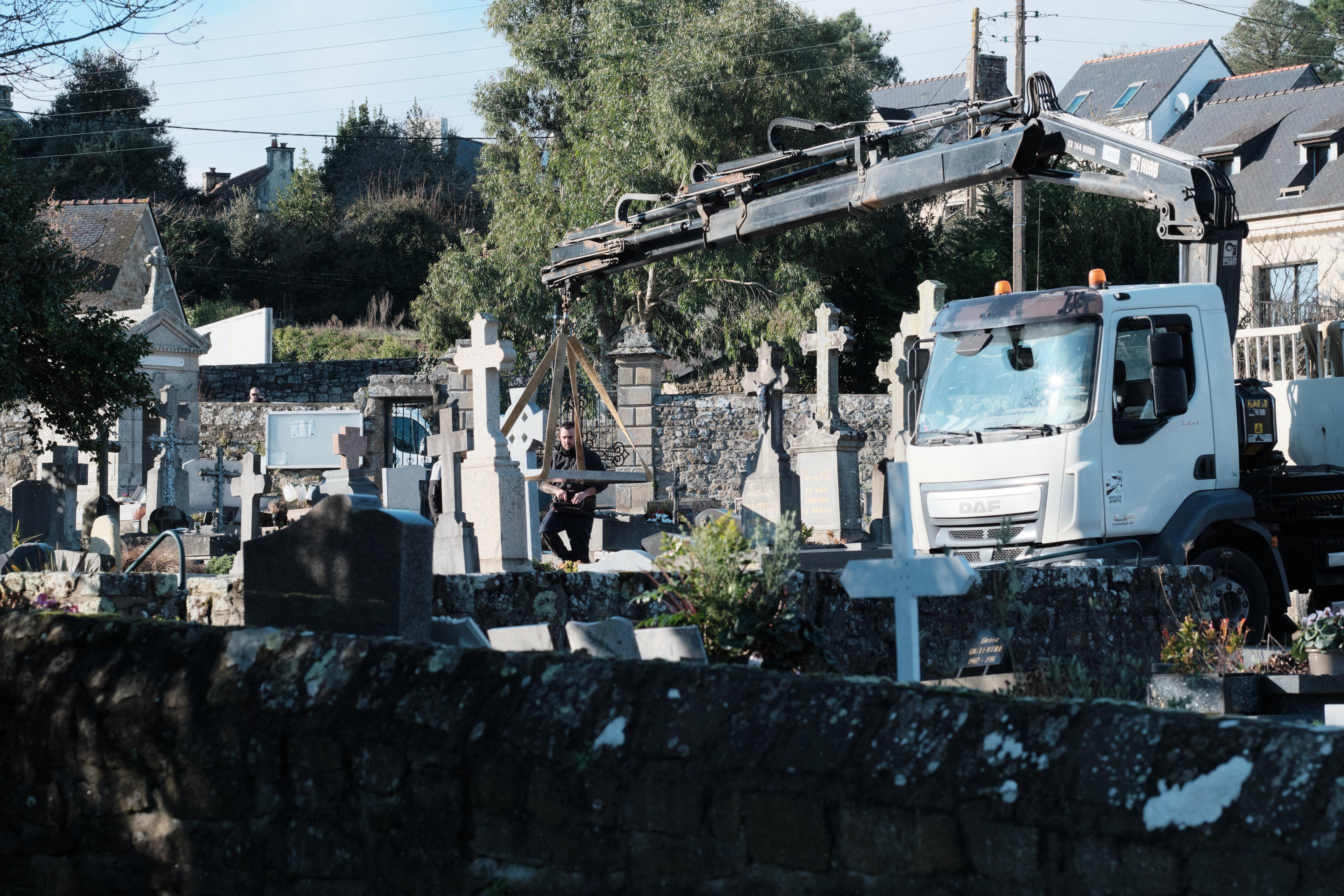 Tombe de Jean-Marie Le Pen profanée : la décivilisation à l’œuvre