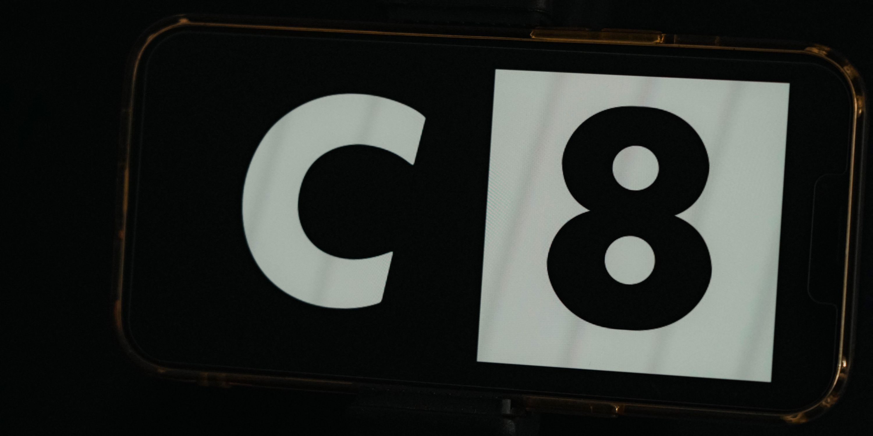 «J’ai jamais vu ça» : des animateurs de C8 se mobilisent contre la suppression de la chaîne