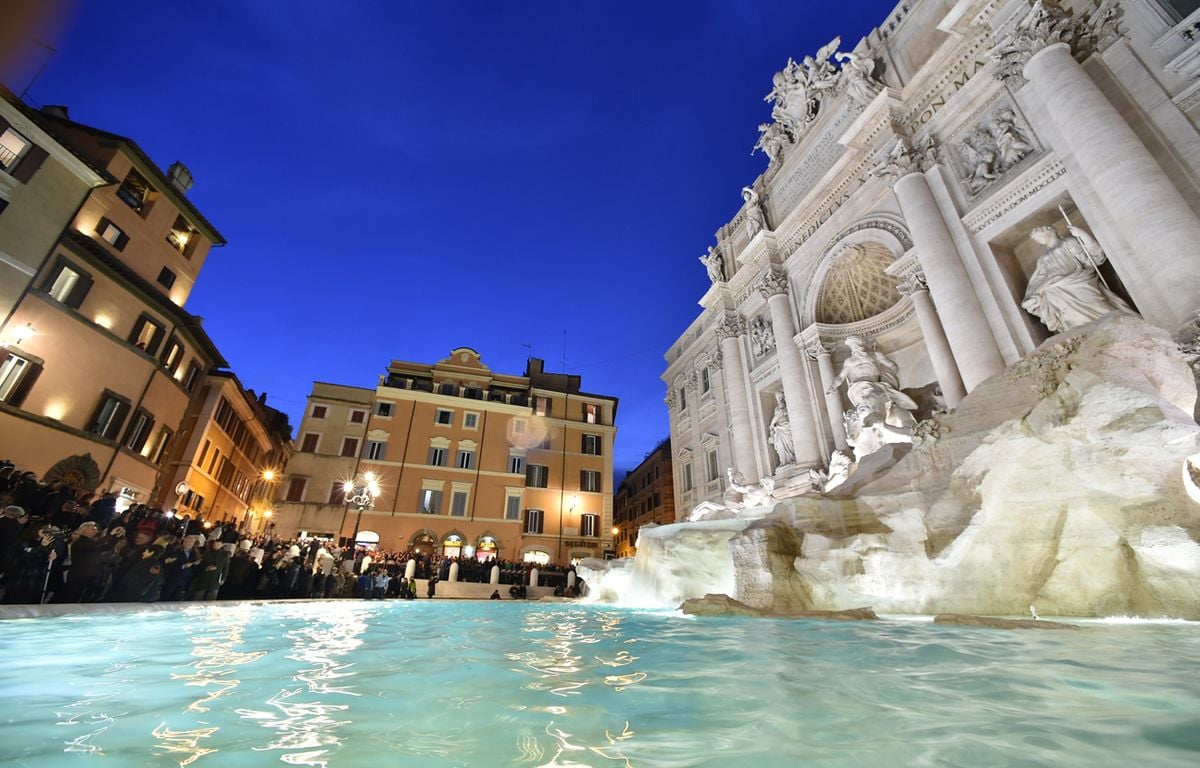 Rome : Un touriste néo-zélandais banni à vie après avoir plongé dans la fontaine de Trevi