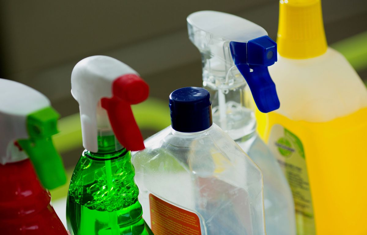 Dordogne : Une octogénaire met en fuite son agresseur armé en lui jetant de l’eau de javel