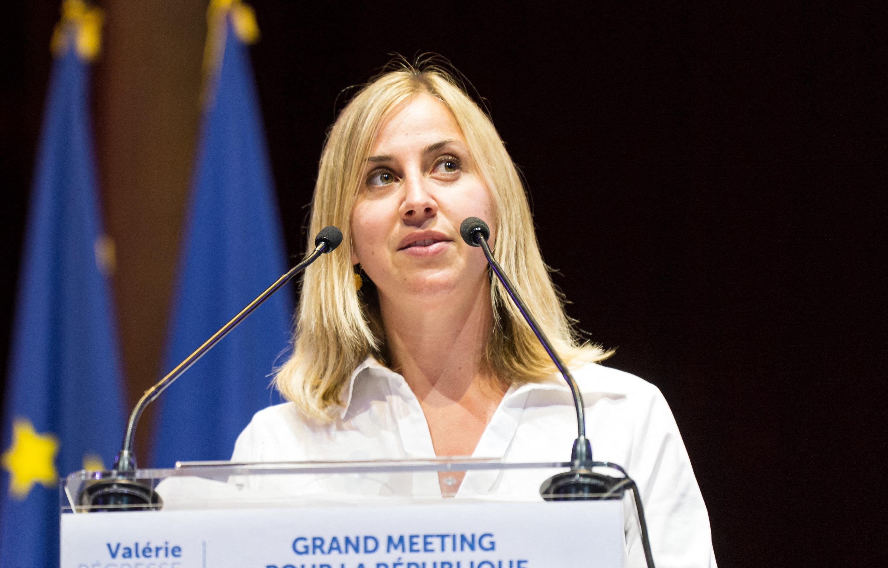 Conseil de Paris : Nelly Garnier accuse la gauche après la mort d’Elias, Anne Hidalgo suspend la séance et dépose plainte