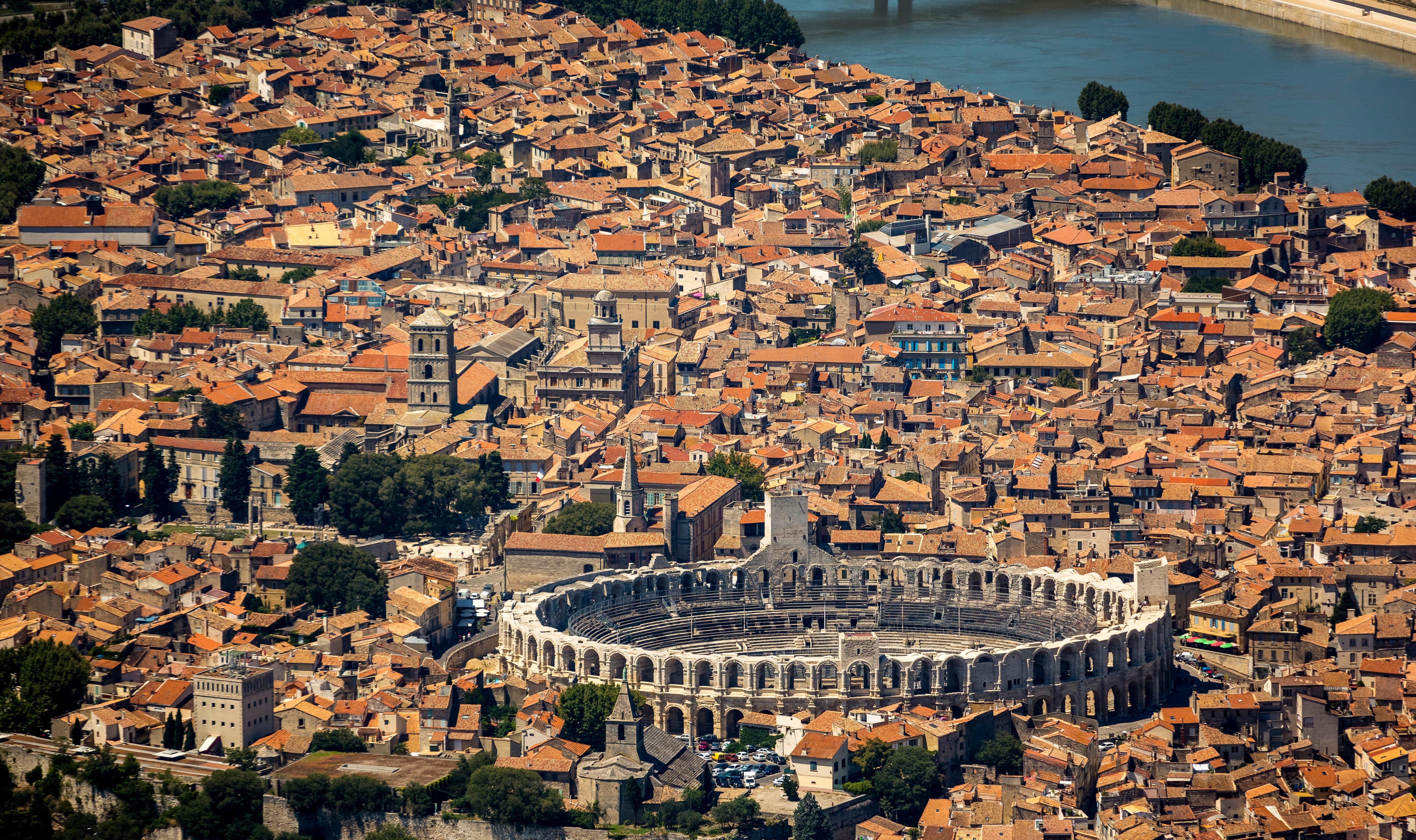 Arles, la métamorphose : Patrick de Carolis dévoile les coulisses du renouveau
