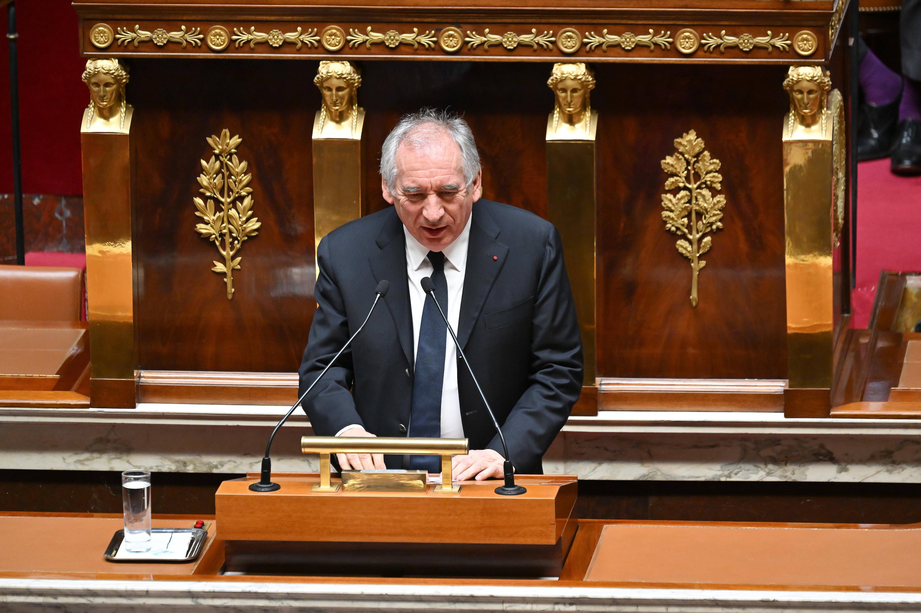 «49.3 mon amour» : la Ve République confrontée à sa propre mutation