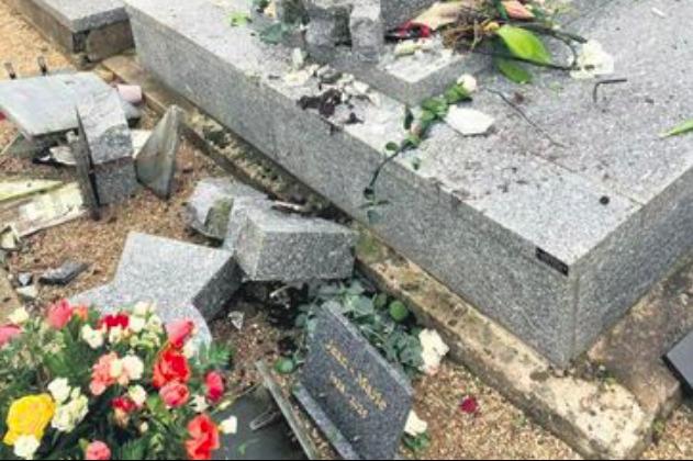 Profanation de la tombe de Jean-Marie Le Pen : la famille porte plainte