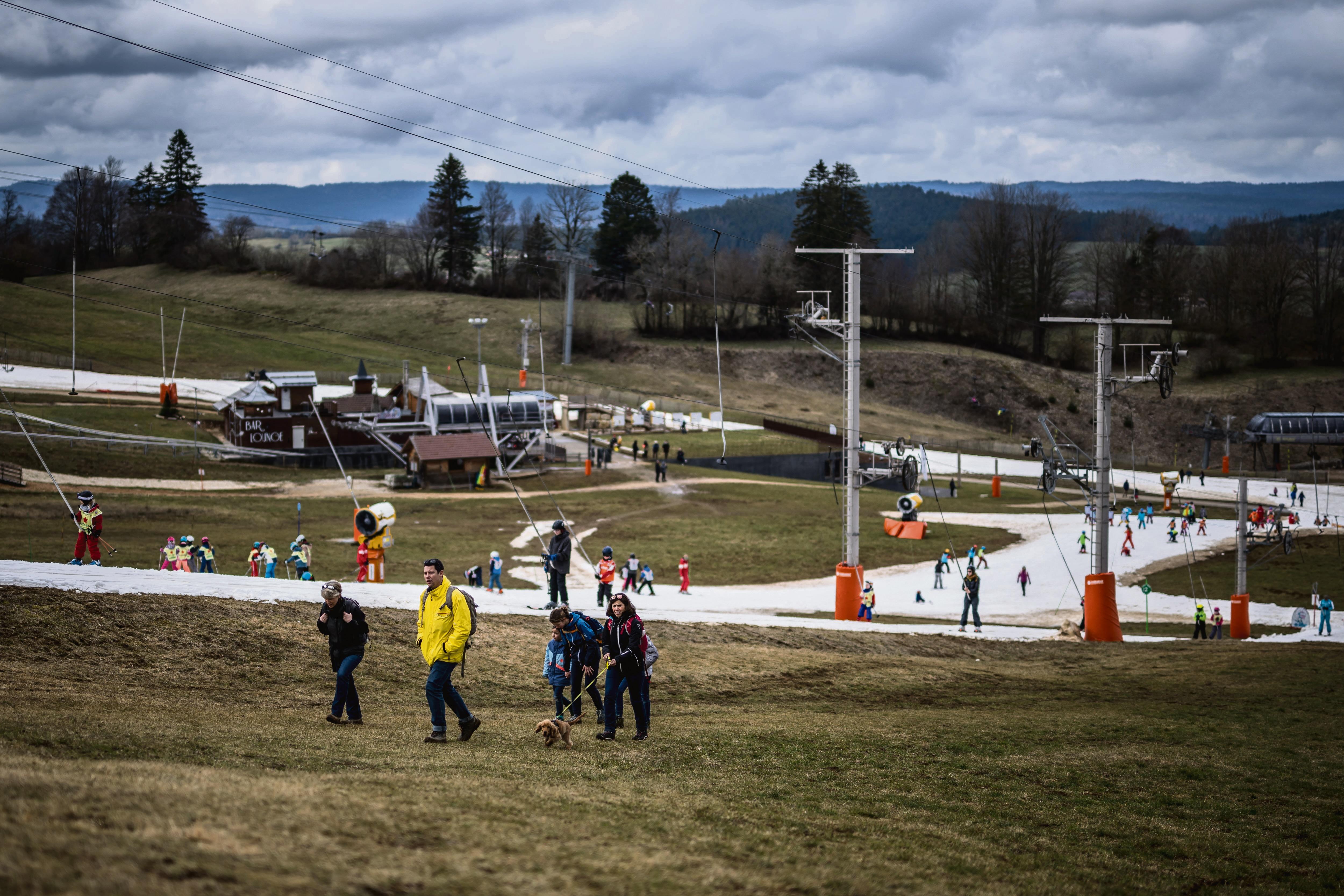 Stations de ski en crise : comment sauver le ski en moyenne montagne ?