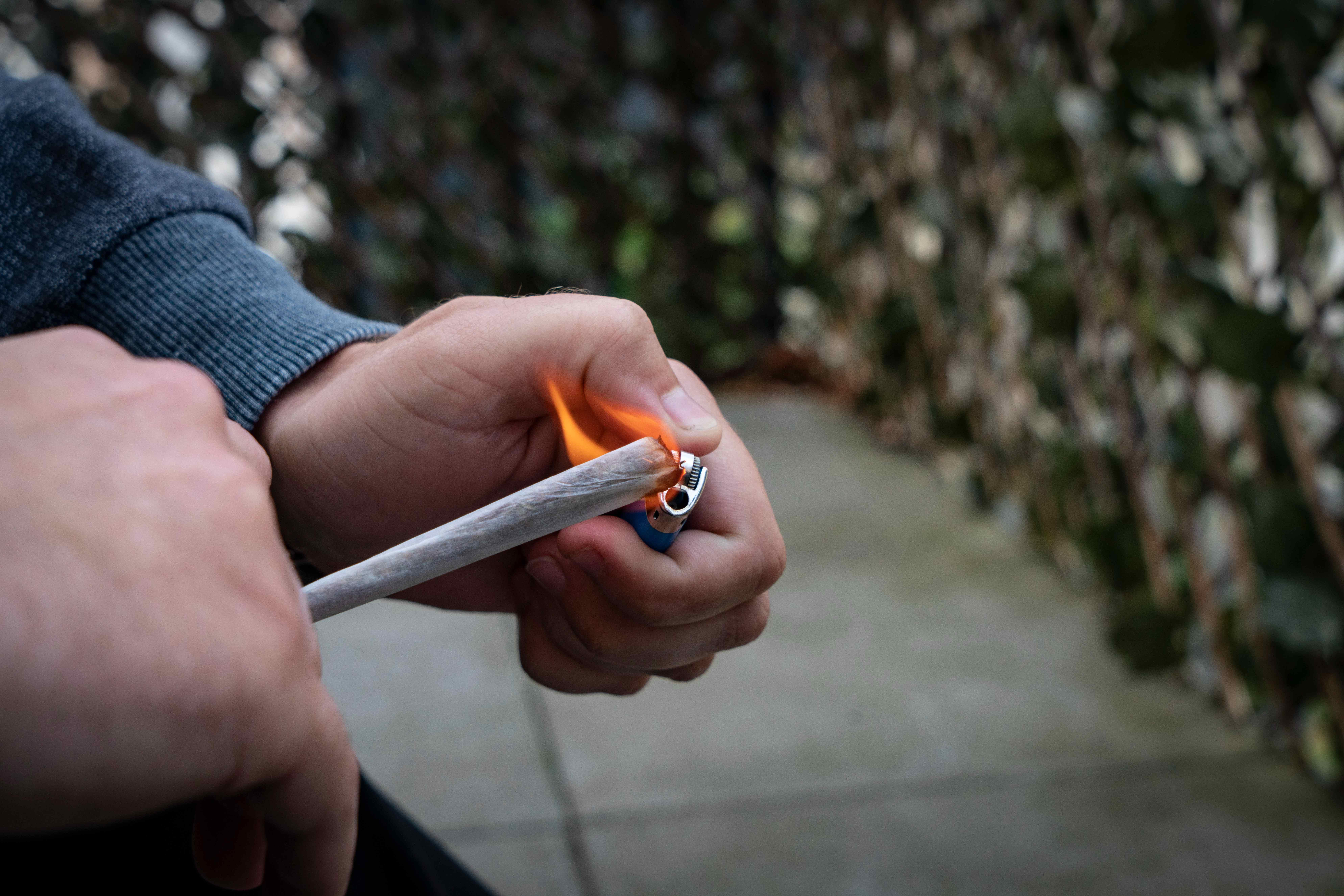 Dépénalisation du cannabis et de la cocaïne ? Un policier démonte les idées reçues