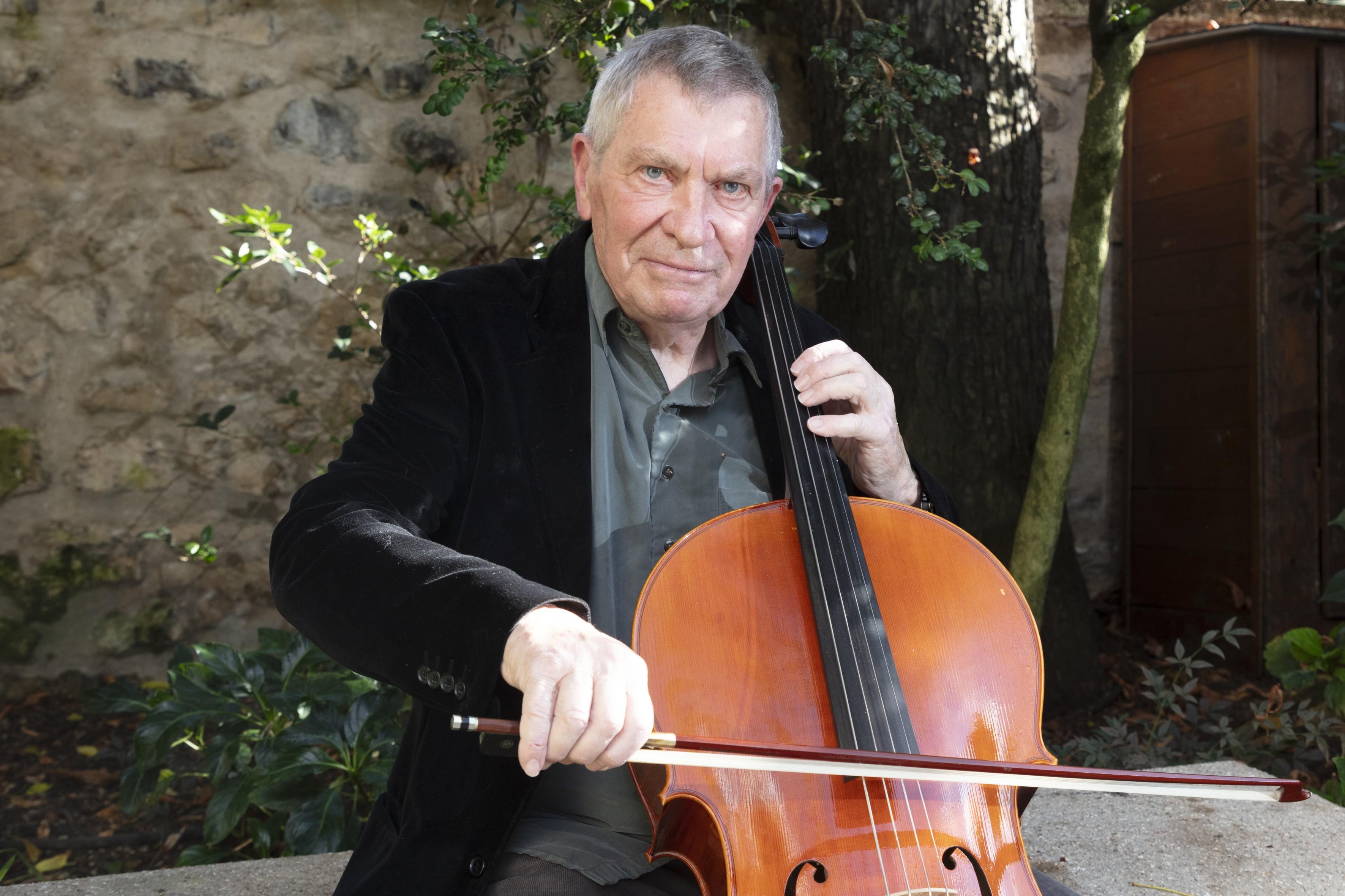 Jean-Louis Ezine : la littérature comme refuge face à un passé tumultueux