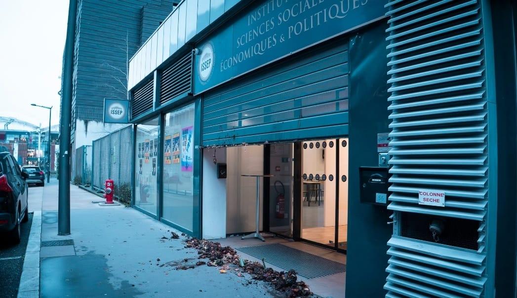 Attaque contre l’Issep : l’école de Marion Maréchal dégradée par des militants d’ultra-gauche