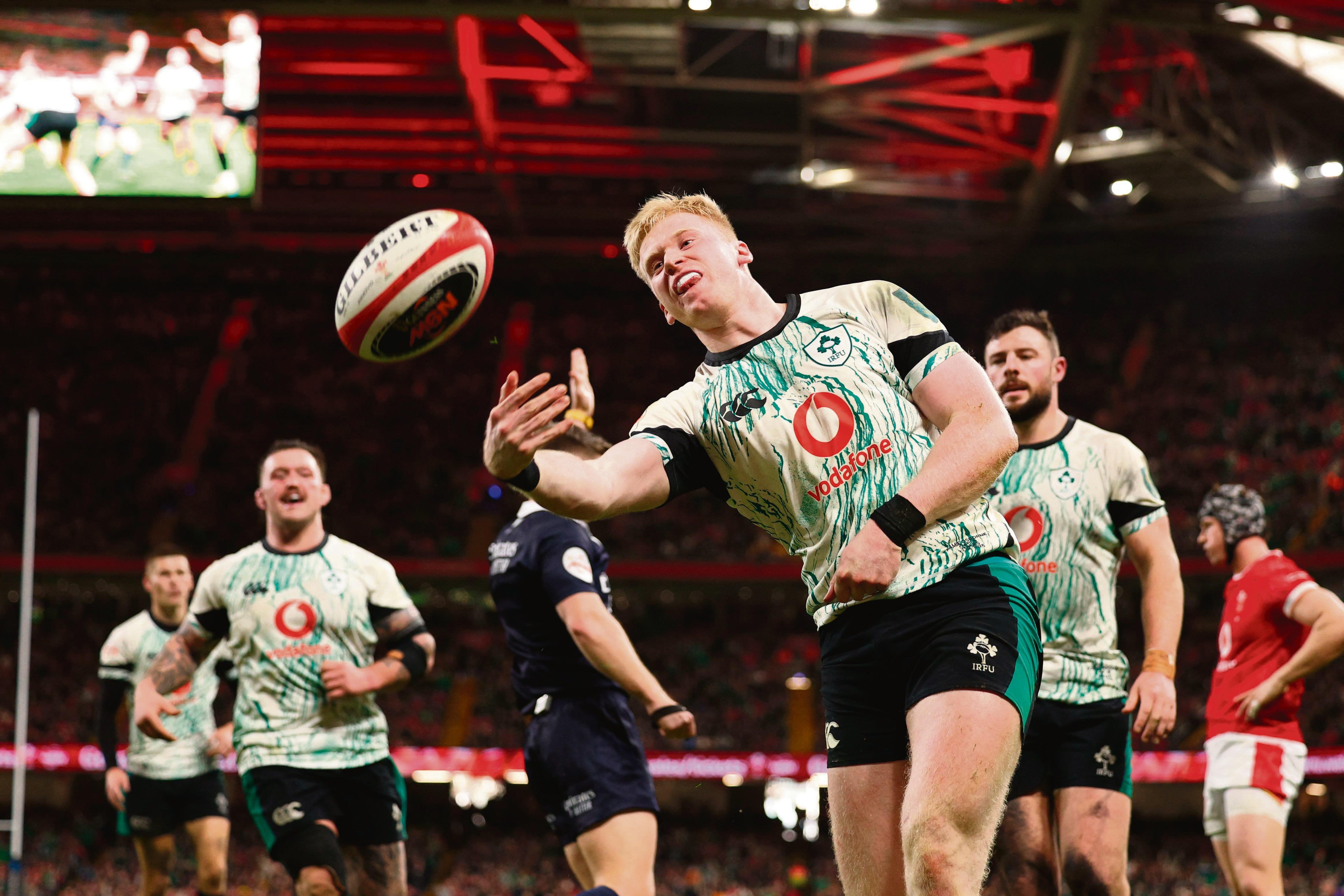 Tournoi des Six Nations : l’Irlande s’impose difficilement au pays de Galles et garde son rêve de Grand Chelem