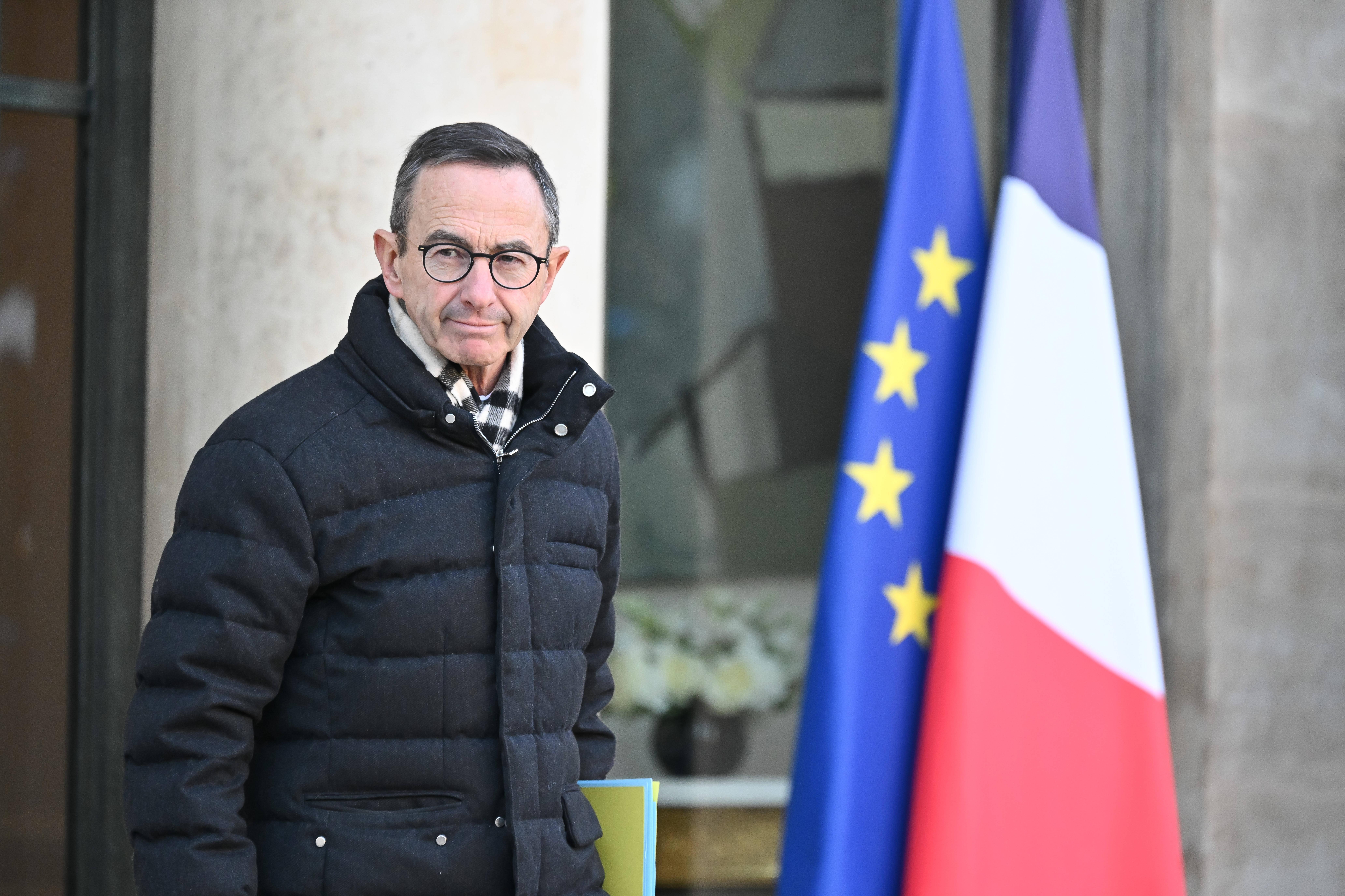 Renvoi des clandestins : Bruno Retailleau compte infliger des sanctions à la compagnie Air Algérie