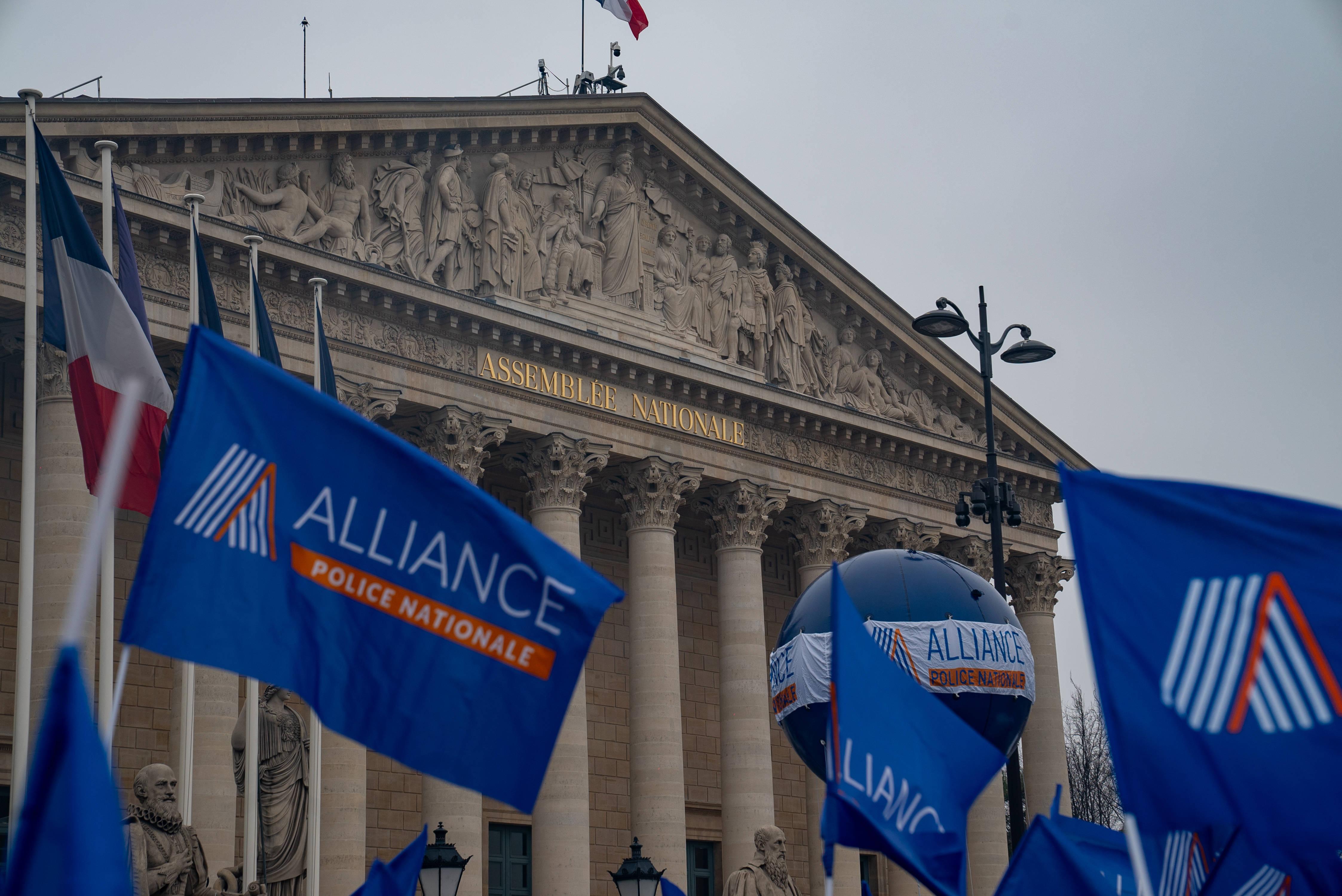 «Terrorisme souterrain» : le syndicat Alliance Police répond aux attaques de Quotidien et Jean-Michel Aphatie