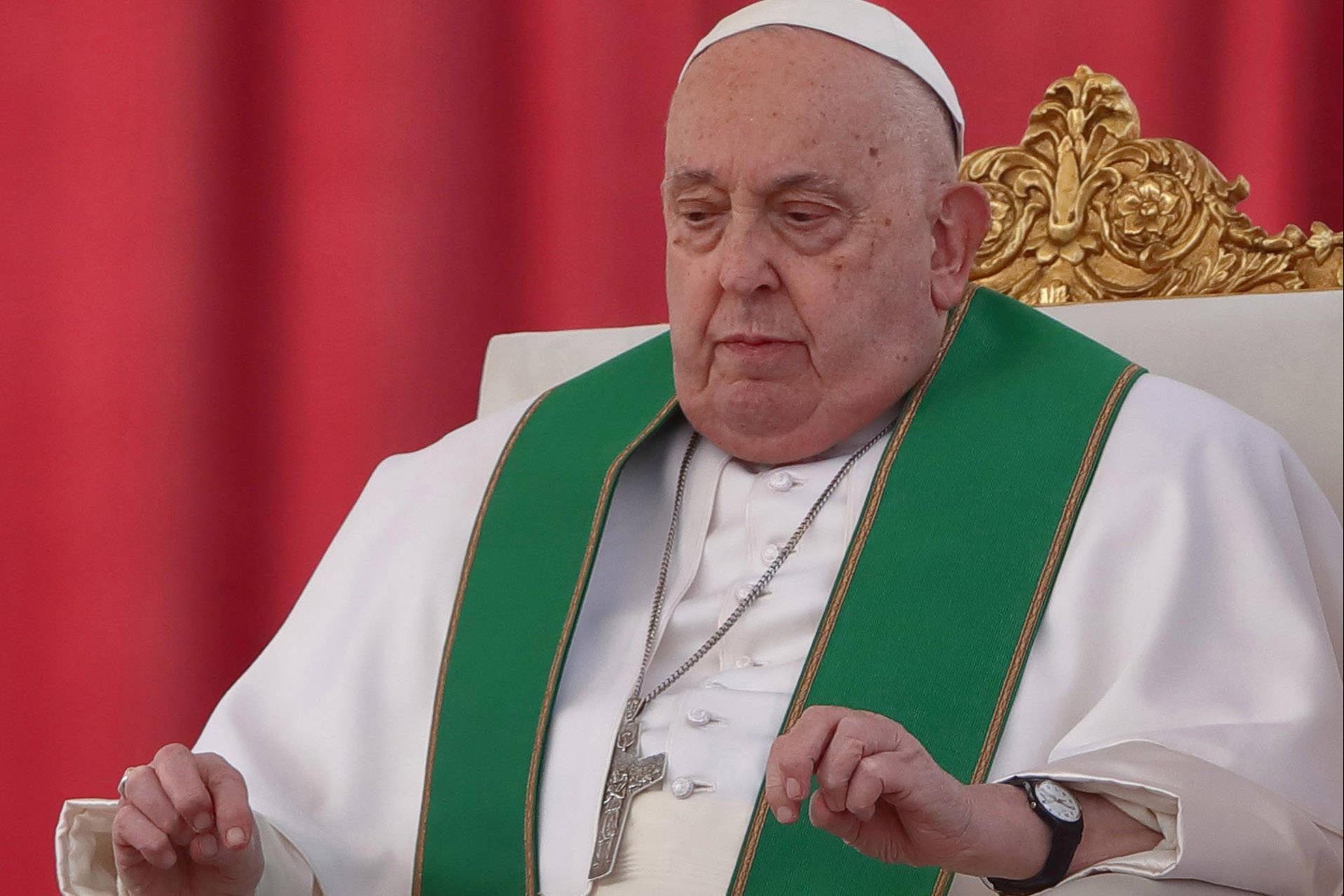 «Qu’il se concentre sur l’Église» : la Maison-Blanche invite le pape à cesser ses remarques sur la politique migratoire américaine