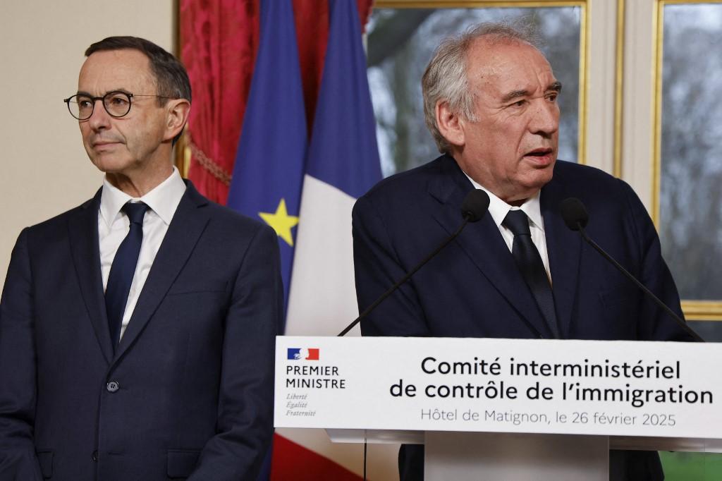 François Bayrou et Bruno Retailleau au pied du mur algérien