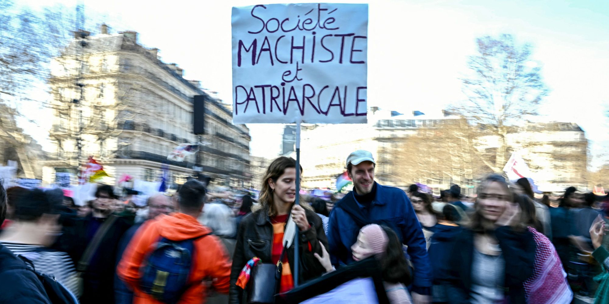 8-mars : plusieurs milliers de manifestants pour les droits de femmes à Paris
