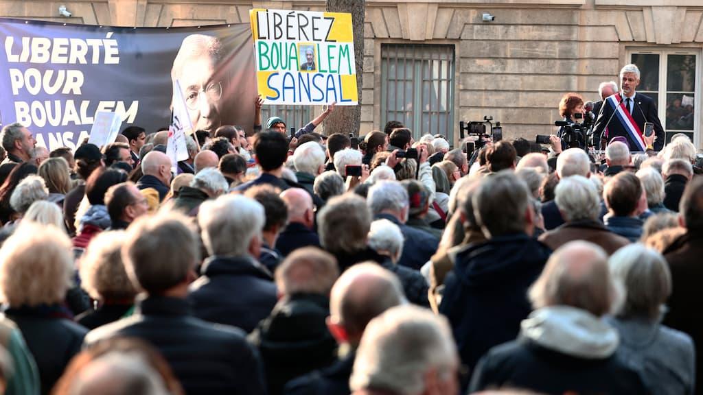 «Victime de sa liberté d’expression» : les soutiens de Boualem Sansal rassemblés à Paris pour exiger sa libération