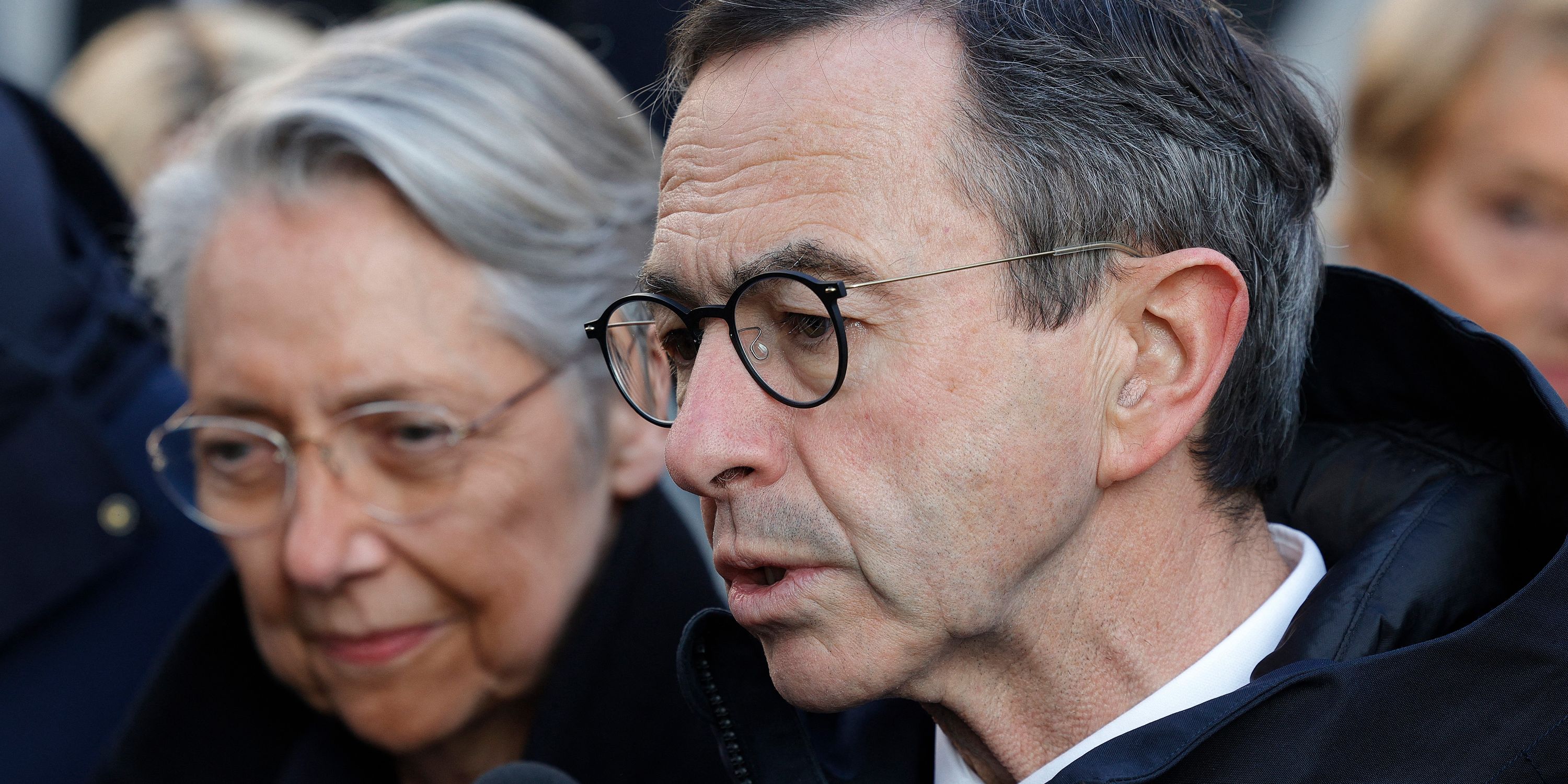 Armes blanches dans les établissements : à Paris, les premières fouilles aléatoires réalisées sous les yeux de Retailleau et de Borne