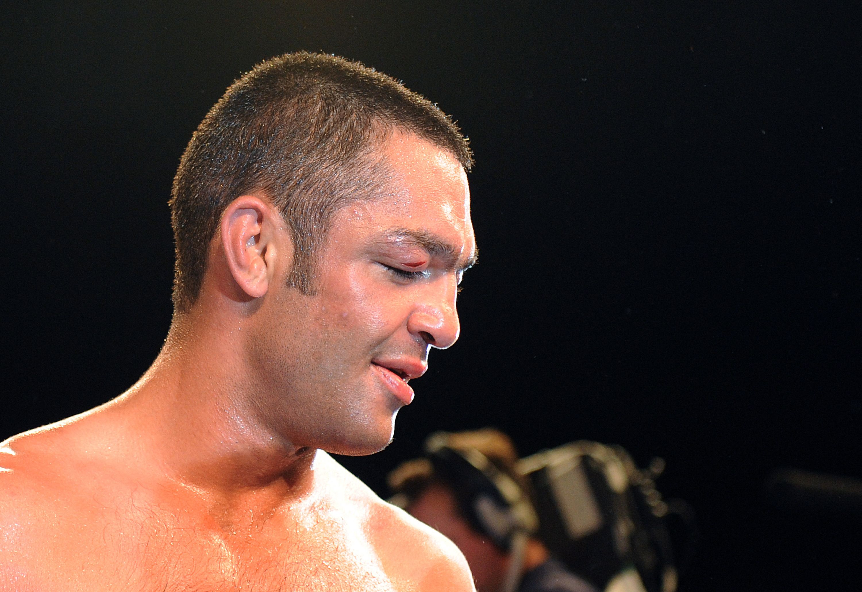 «Mon cher Teddy, sais-tu ce qu’est le voile ?» : le boxeur franco-iranien Mahyar Monshipour répond à Teddy Riner sur Europe 1