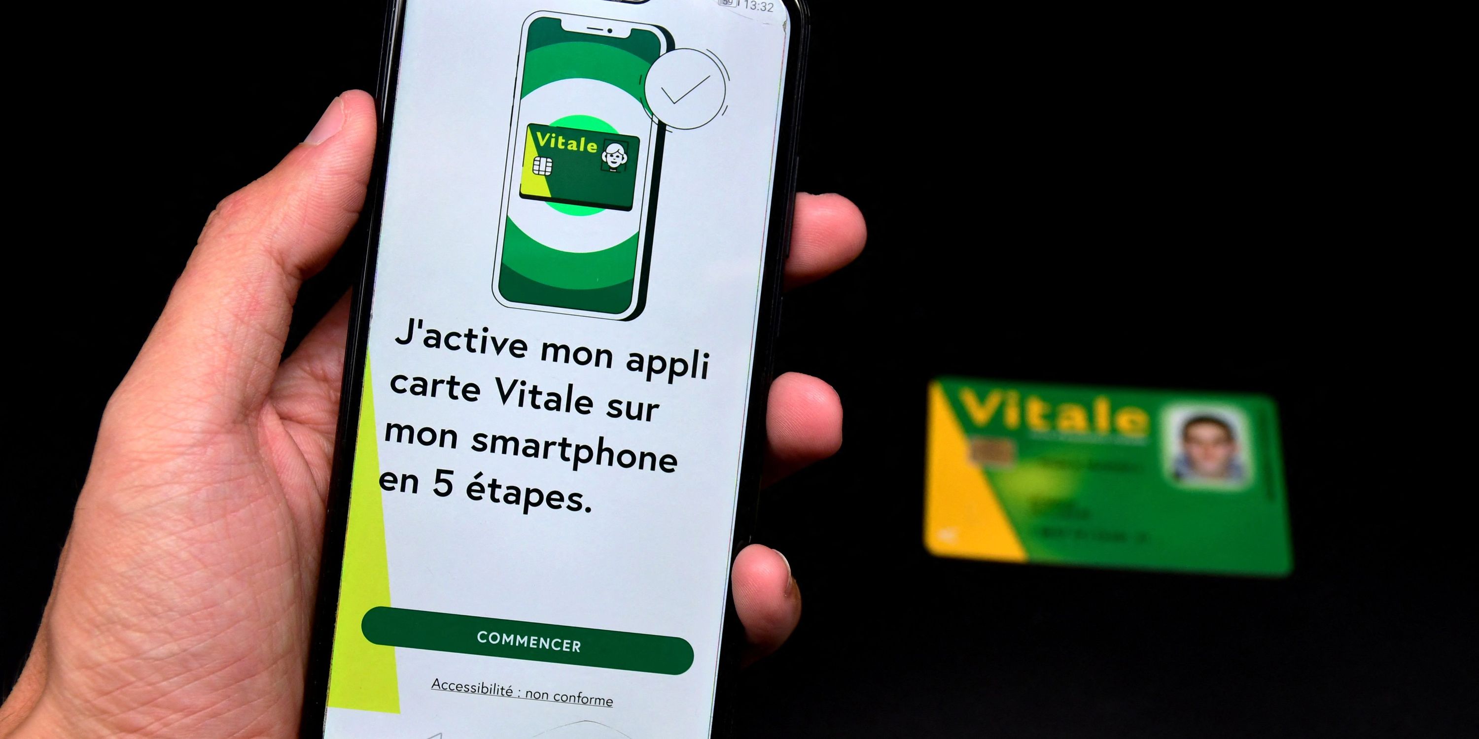 La carte Vitale débarque sur nos portables : comment ça marche ?