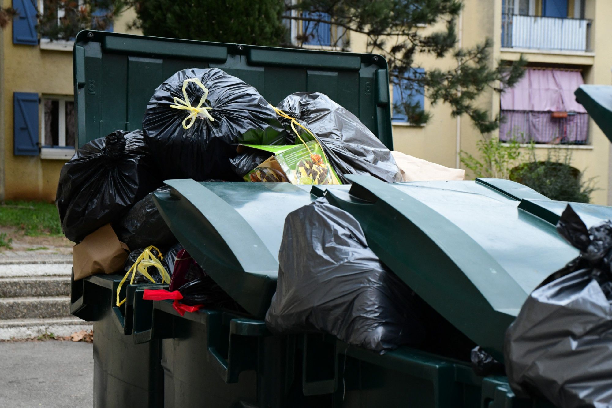 Arras : des haut-parleurs surprennent ceux qui déposent leurs déchets par terre