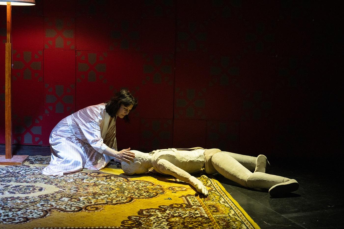 Théâtre : «T’embrasser sur le miel», deux destins entremêlés dans la Syrie en guerre