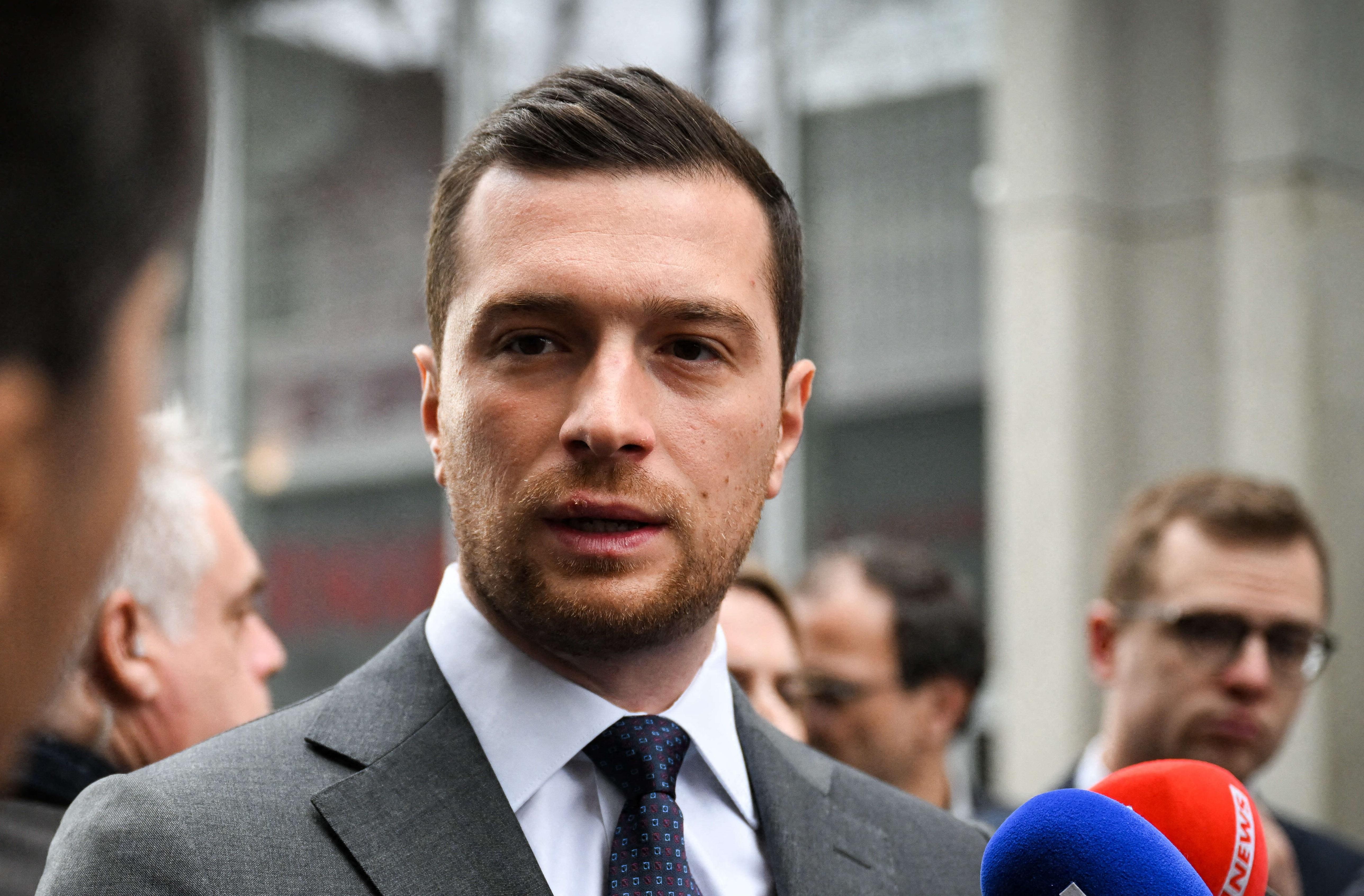 Marine Le Pen inéligible : «C’est la démocratie française qui est exécutée», fustige Jordan Bardella