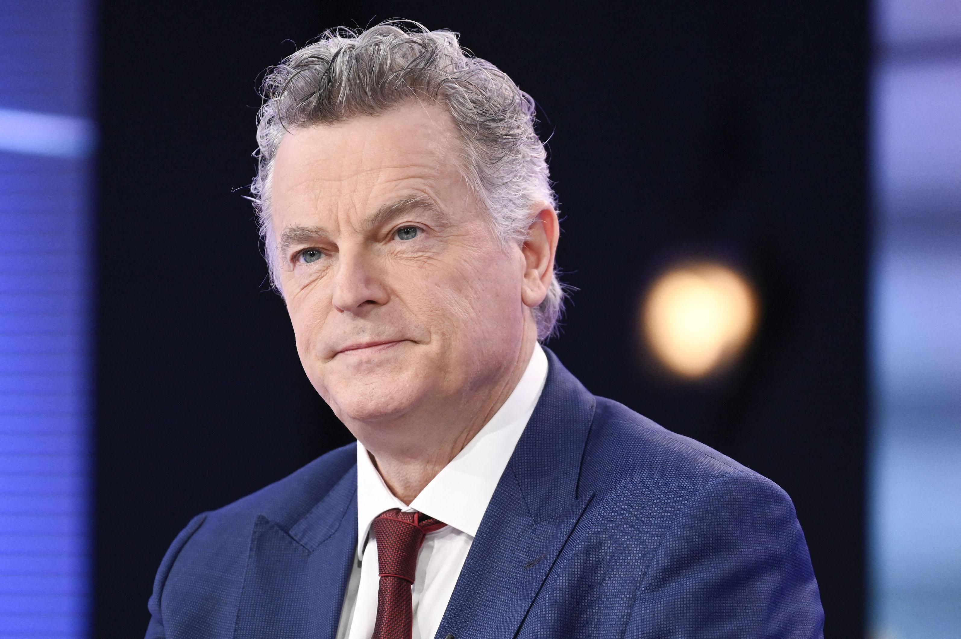 «Tout simplement ignoble» : Fabien Roussel écœuré par l’affiche de LFI ciblant Hanouna