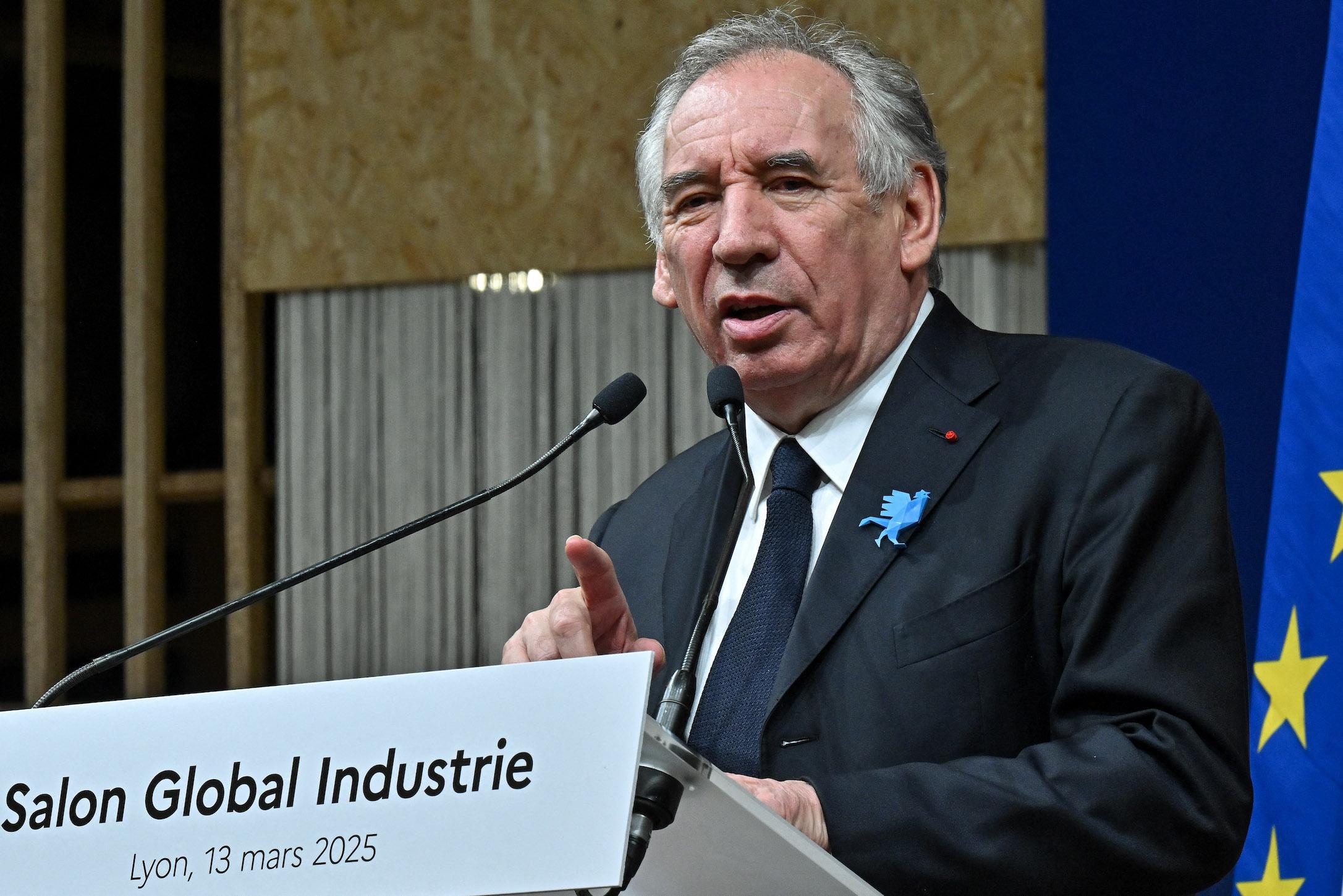 Guerre commerciale avec les États-Unis : Bayrou émet des réserves sur la politique de Bruxelles