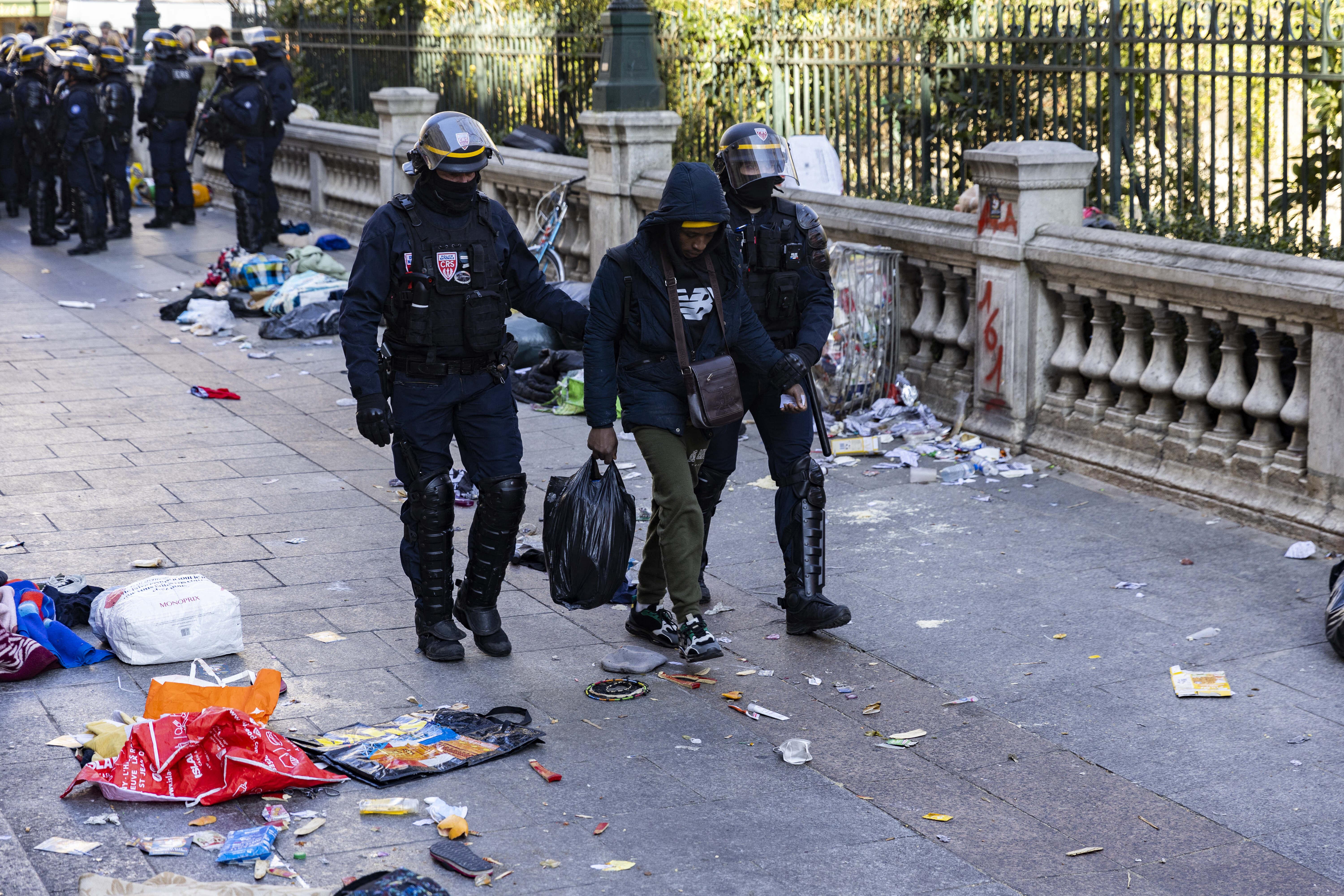 Gaîté Lyrique : que deviennent les migrants expulsés ?