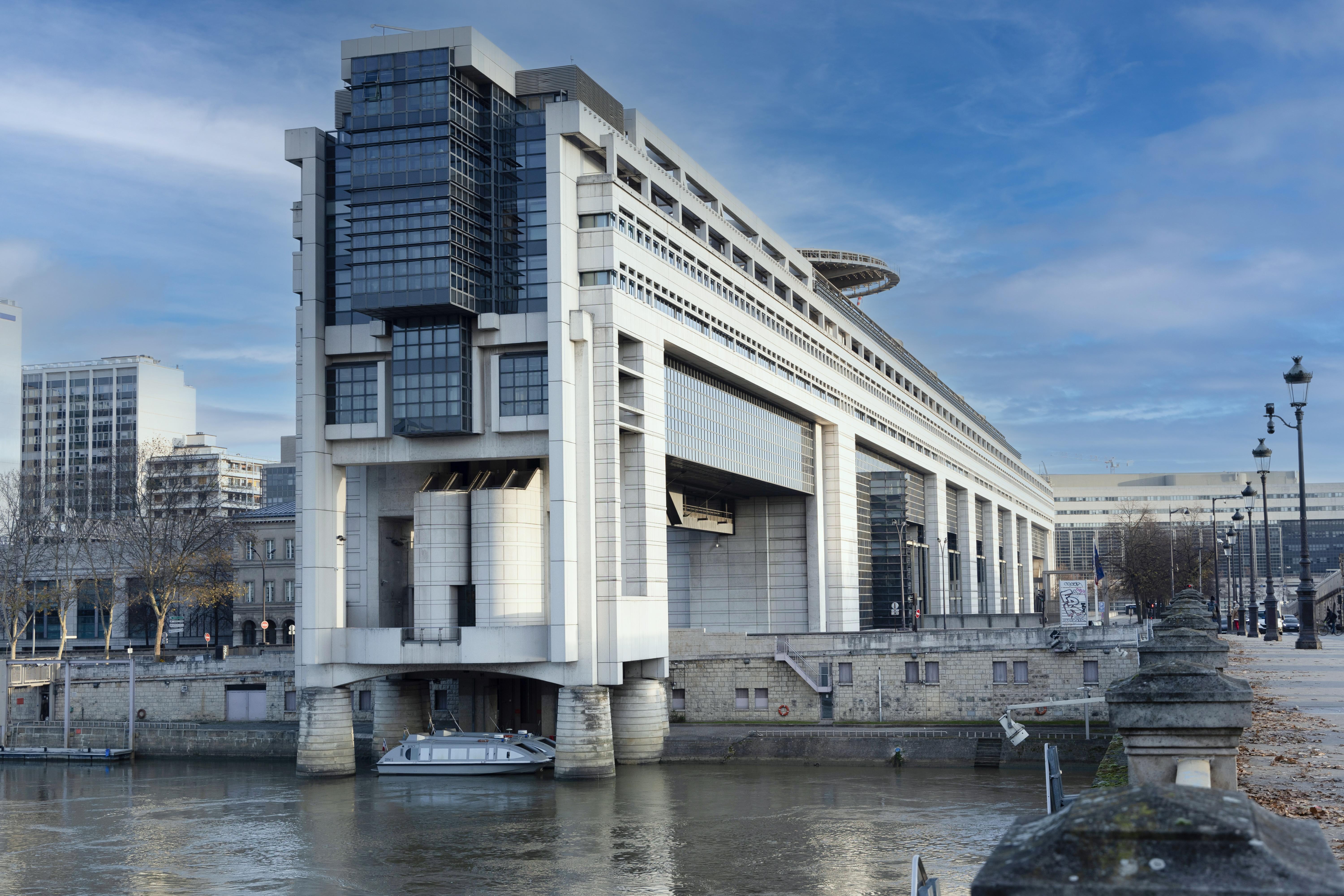 Dette, déclassement et illusion de réarmement : la France au bord du précipice