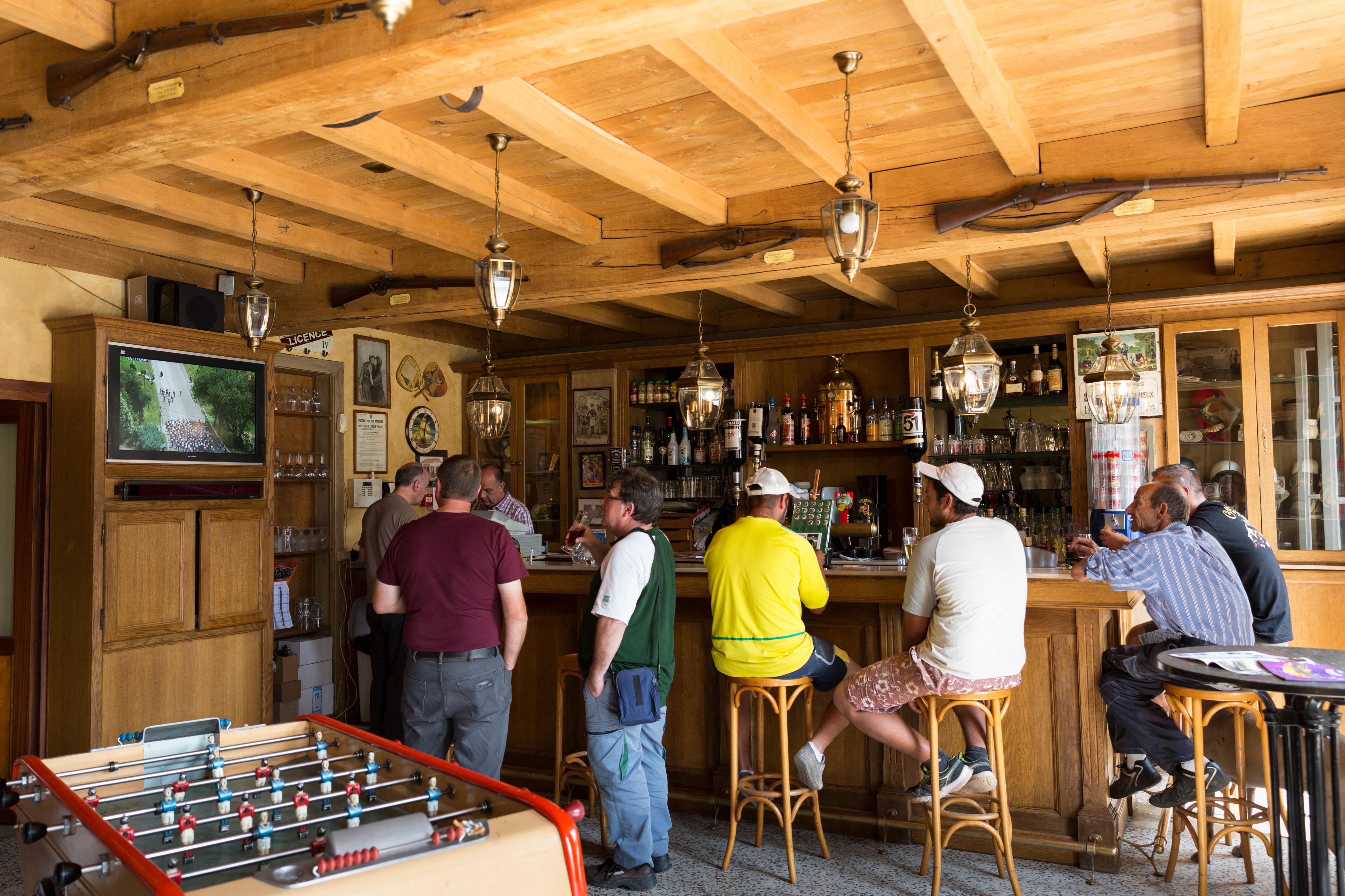 Bistrots de village : une loi pour faire revivre la convivialité rurale