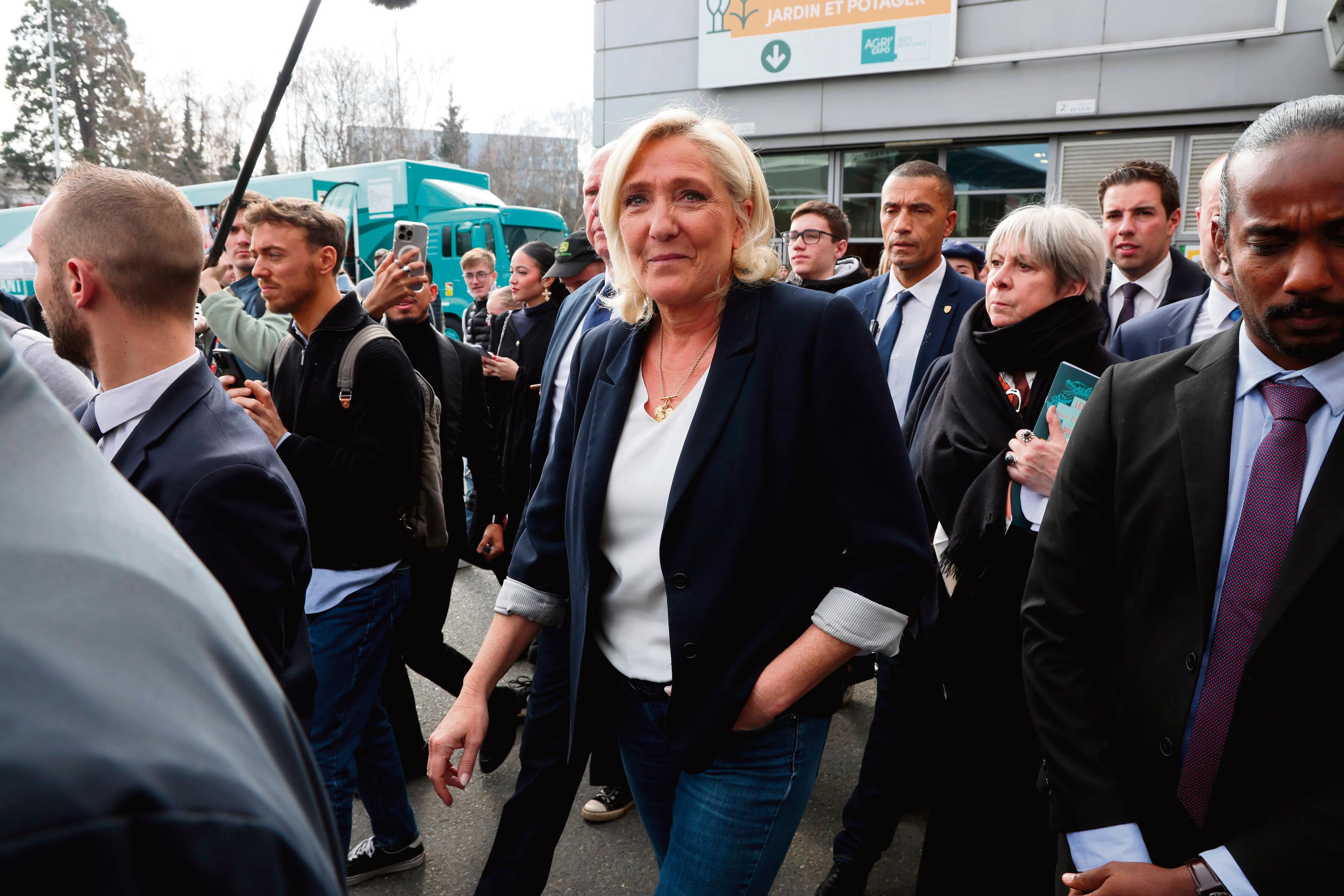 Marine Le Pen rallume la flamme nucléaire ; les chiffres du durcissement migratoire… Les indiscrets du JDD
