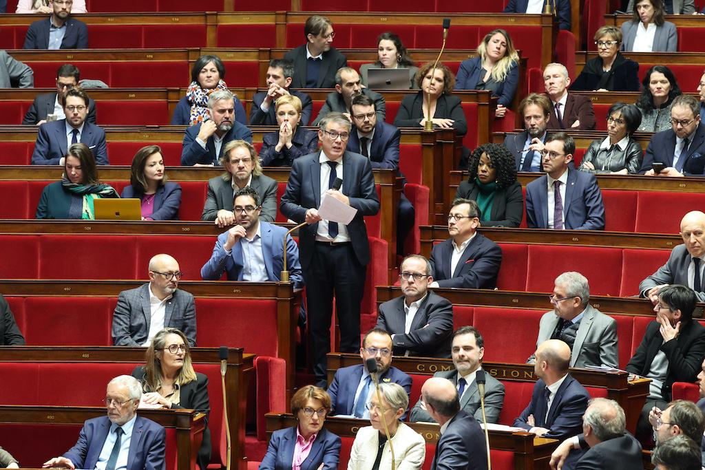 Réformes de retraites : le PS veut «un petit truc» de Bayrou pour ne pas le censurer