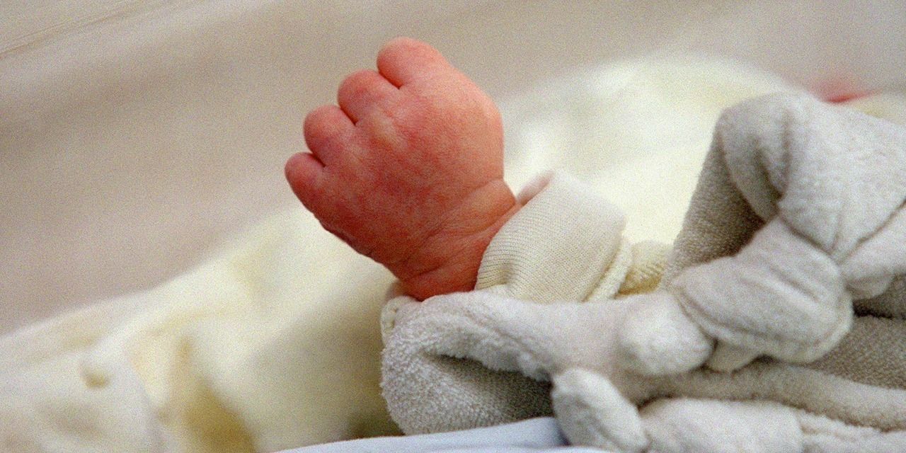 Malgré une natalité en berne, la population française devrait être quasi stable jusqu’en 2070